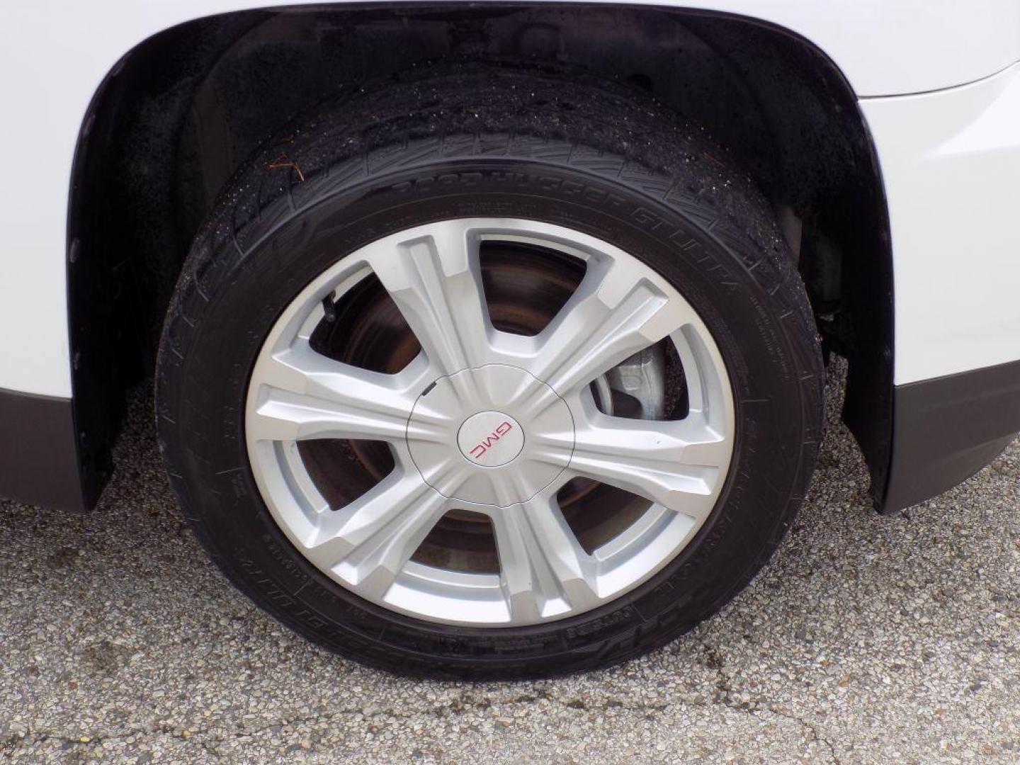 2017 WHITE GMC TERRAIN SLE (2GKALNEK9H6) with an 2.4L engine, Automatic transmission, located at 830 E. Canino Rd., Houston, TX, 77037, (281) 405-0440, 38.358219, -81.729942 - Photo#18