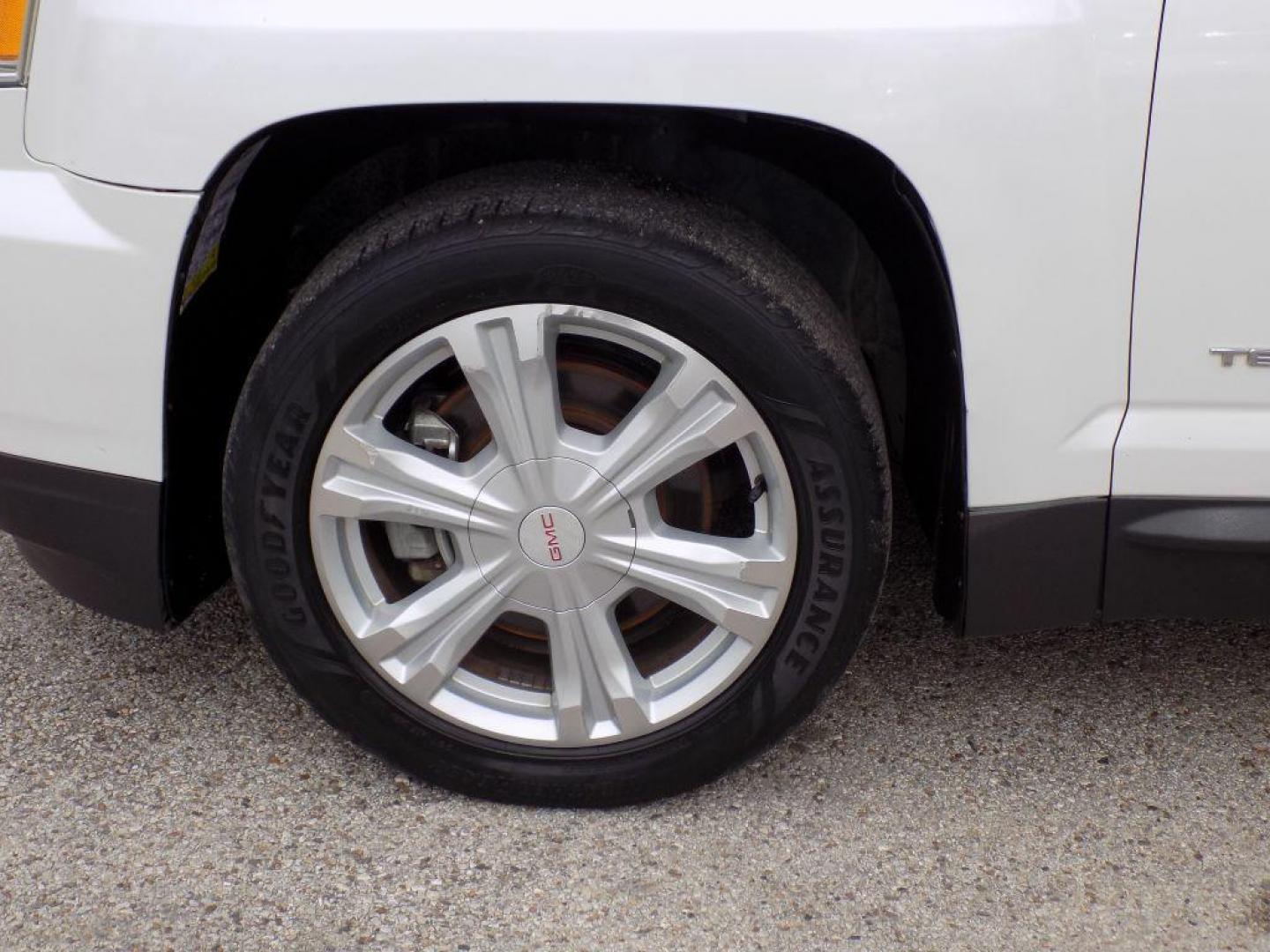 2017 WHITE GMC TERRAIN SLE (2GKALNEK9H6) with an 2.4L engine, Automatic transmission, located at 830 E. Canino Rd., Houston, TX, 77037, (281) 405-0440, 38.358219, -81.729942 - Photo#19