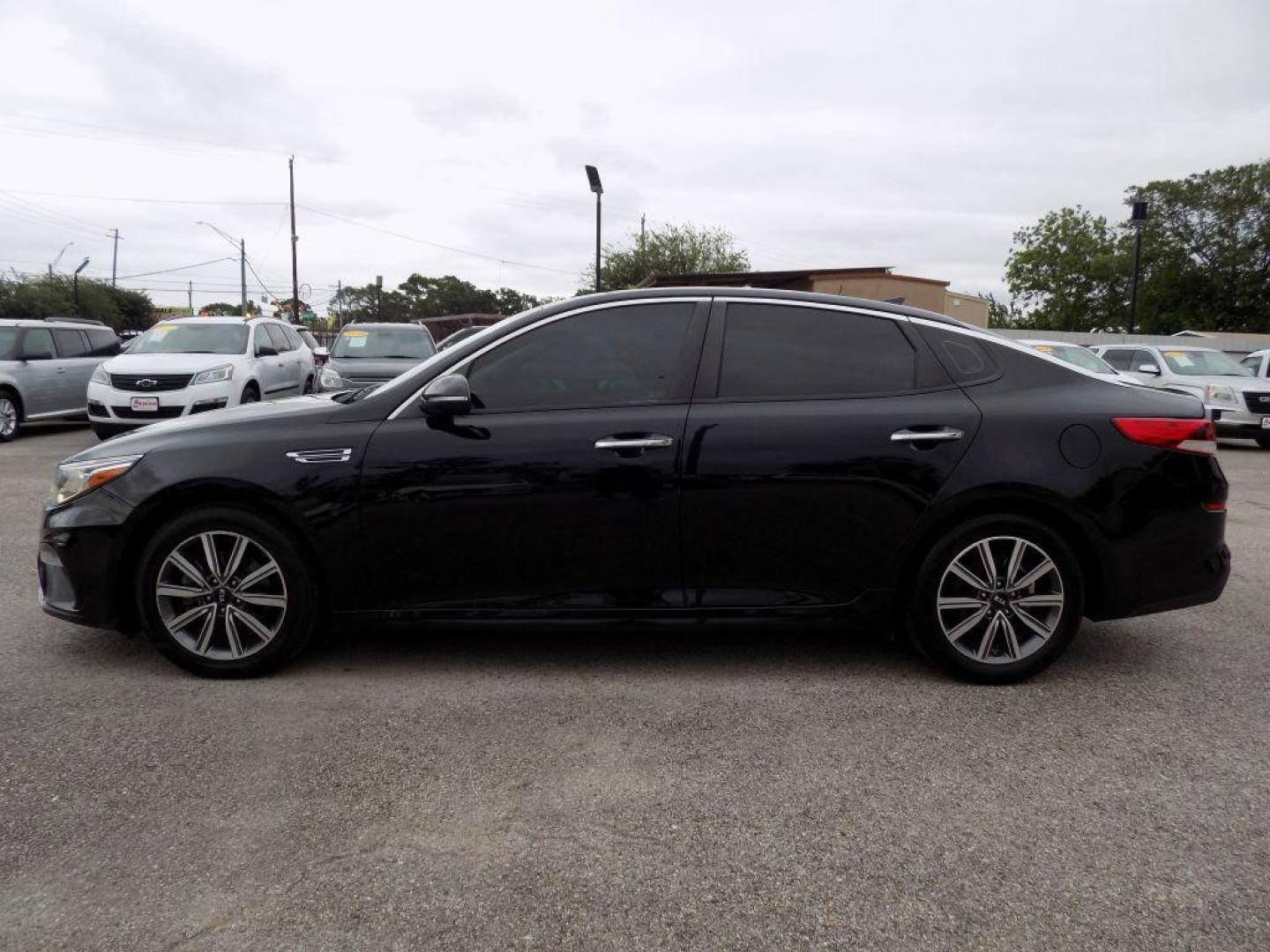 2019 BLACK KIA OPTIMA LX (5XXGT4L38KG) with an 2.4L engine, Automatic transmission, located at 830 E. Canino Rd., Houston, TX, 77037, (281) 405-0440, 38.358219, -81.729942 - Photo#2