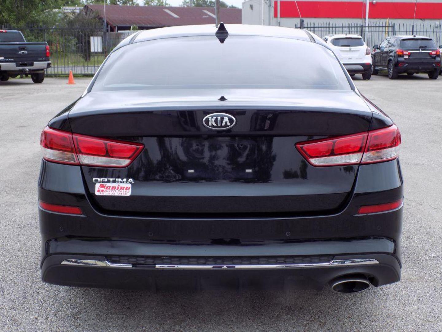 2019 BLACK KIA OPTIMA LX (5XXGT4L38KG) with an 2.4L engine, Automatic transmission, located at 830 E. Canino Rd., Houston, TX, 77037, (281) 405-0440, 38.358219, -81.729942 - Photo#4