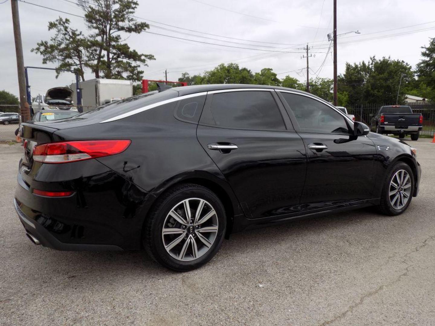 2019 BLACK KIA OPTIMA LX (5XXGT4L38KG) with an 2.4L engine, Automatic transmission, located at 830 E. Canino Rd., Houston, TX, 77037, (281) 405-0440, 38.358219, -81.729942 - Photo#5
