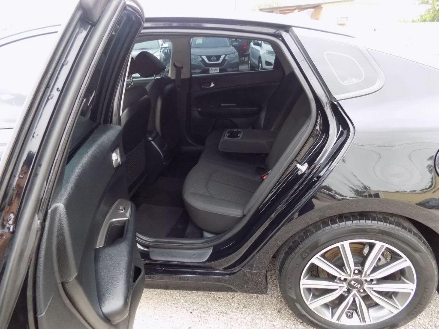 2019 BLACK KIA OPTIMA LX (5XXGT4L38KG) with an 2.4L engine, Automatic transmission, located at 830 E. Canino Rd., Houston, TX, 77037, (281) 405-0440, 38.358219, -81.729942 - Photo#9