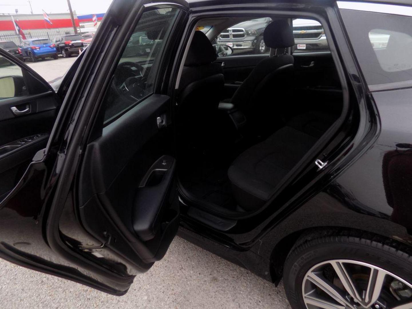 2019 BLACK KIA OPTIMA LX (5XXGT4L38KG) with an 2.4L engine, Automatic transmission, located at 830 E. Canino Rd., Houston, TX, 77037, (281) 405-0440, 38.358219, -81.729942 - Photo#10