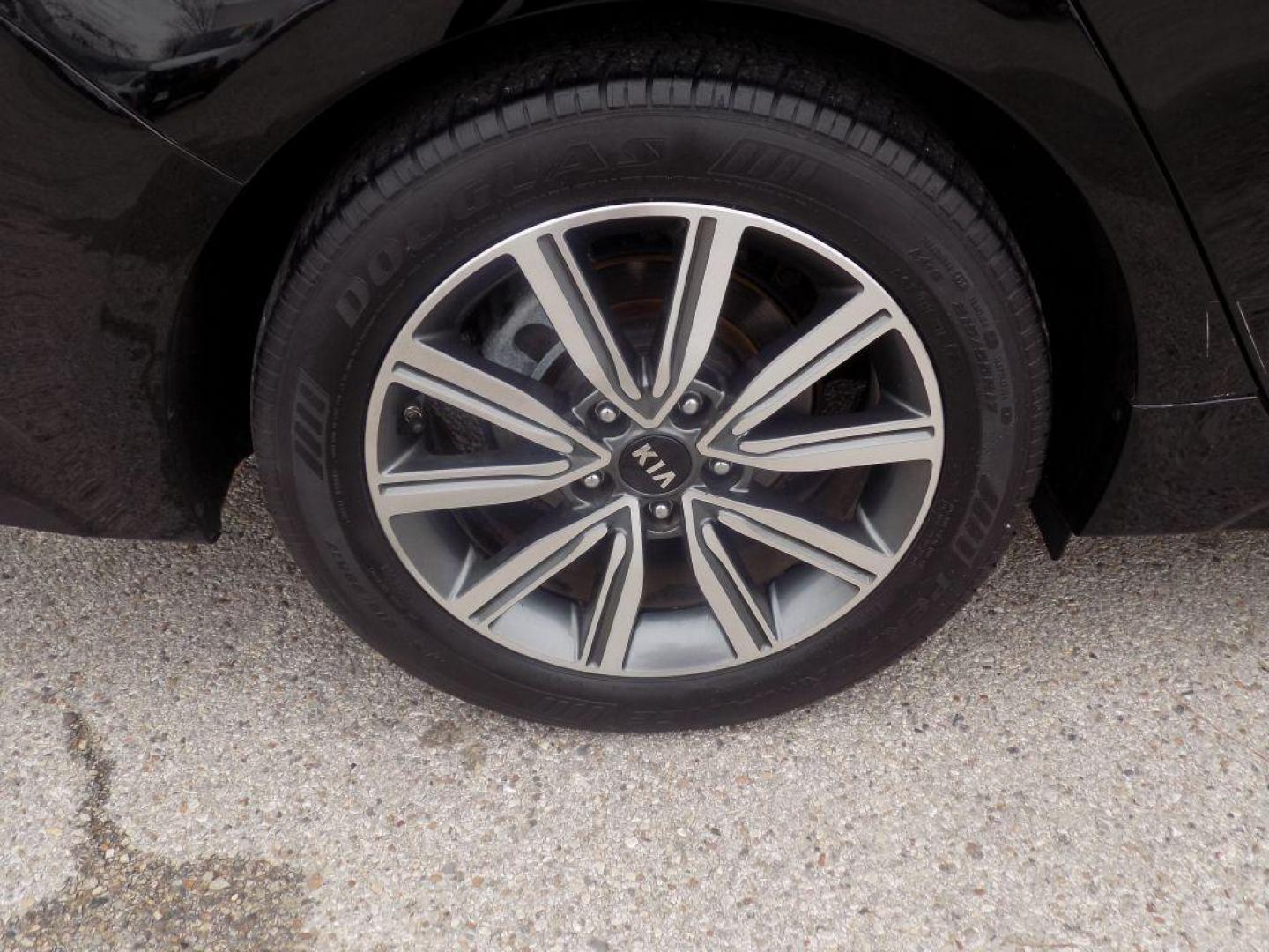 2019 BLACK KIA OPTIMA LX (5XXGT4L38KG) with an 2.4L engine, Automatic transmission, located at 830 E. Canino Rd., Houston, TX, 77037, (281) 405-0440, 38.358219, -81.729942 - Photo#22