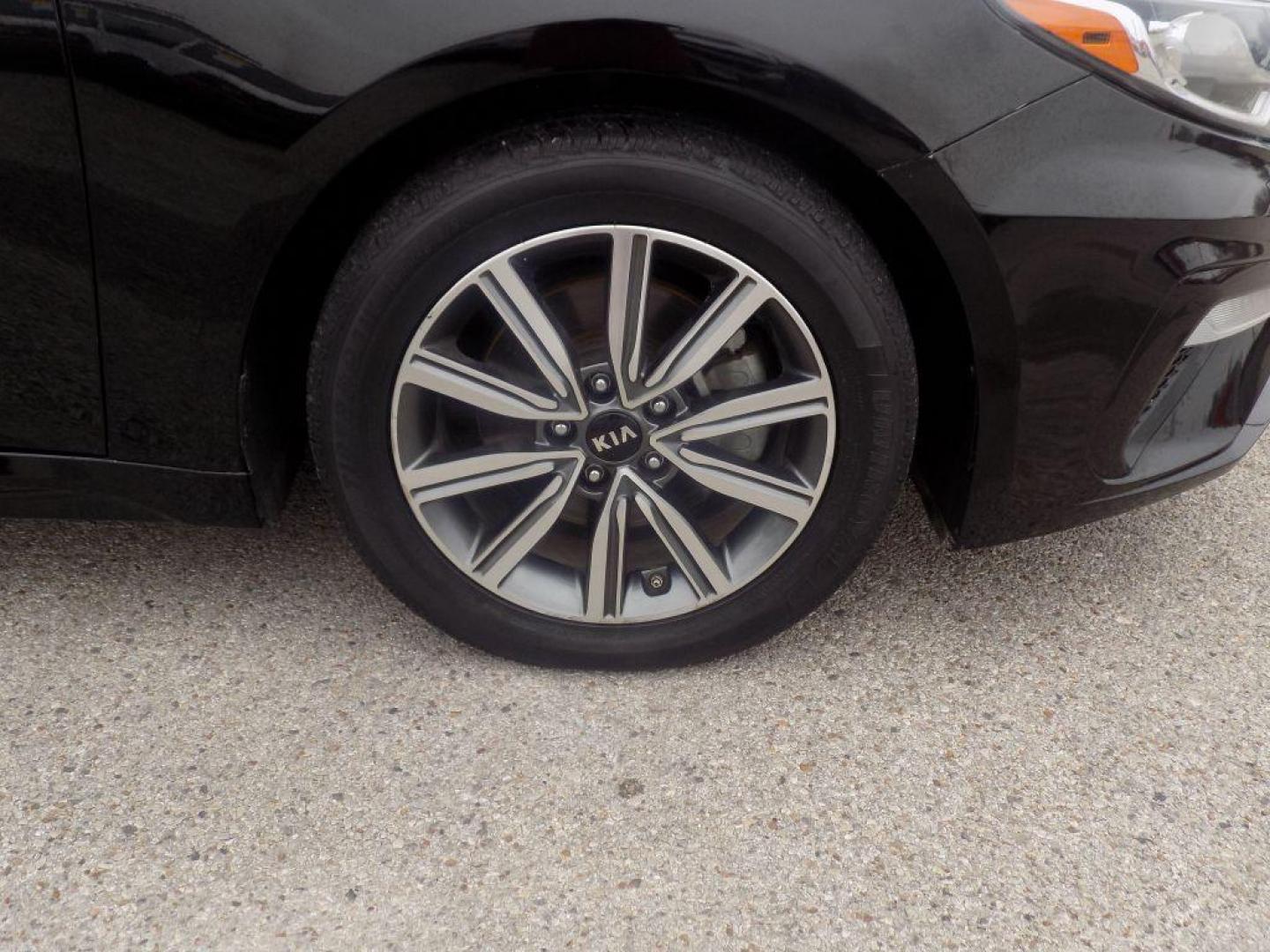 2019 BLACK KIA OPTIMA LX (5XXGT4L38KG) with an 2.4L engine, Automatic transmission, located at 830 E. Canino Rd., Houston, TX, 77037, (281) 405-0440, 38.358219, -81.729942 - Photo#23