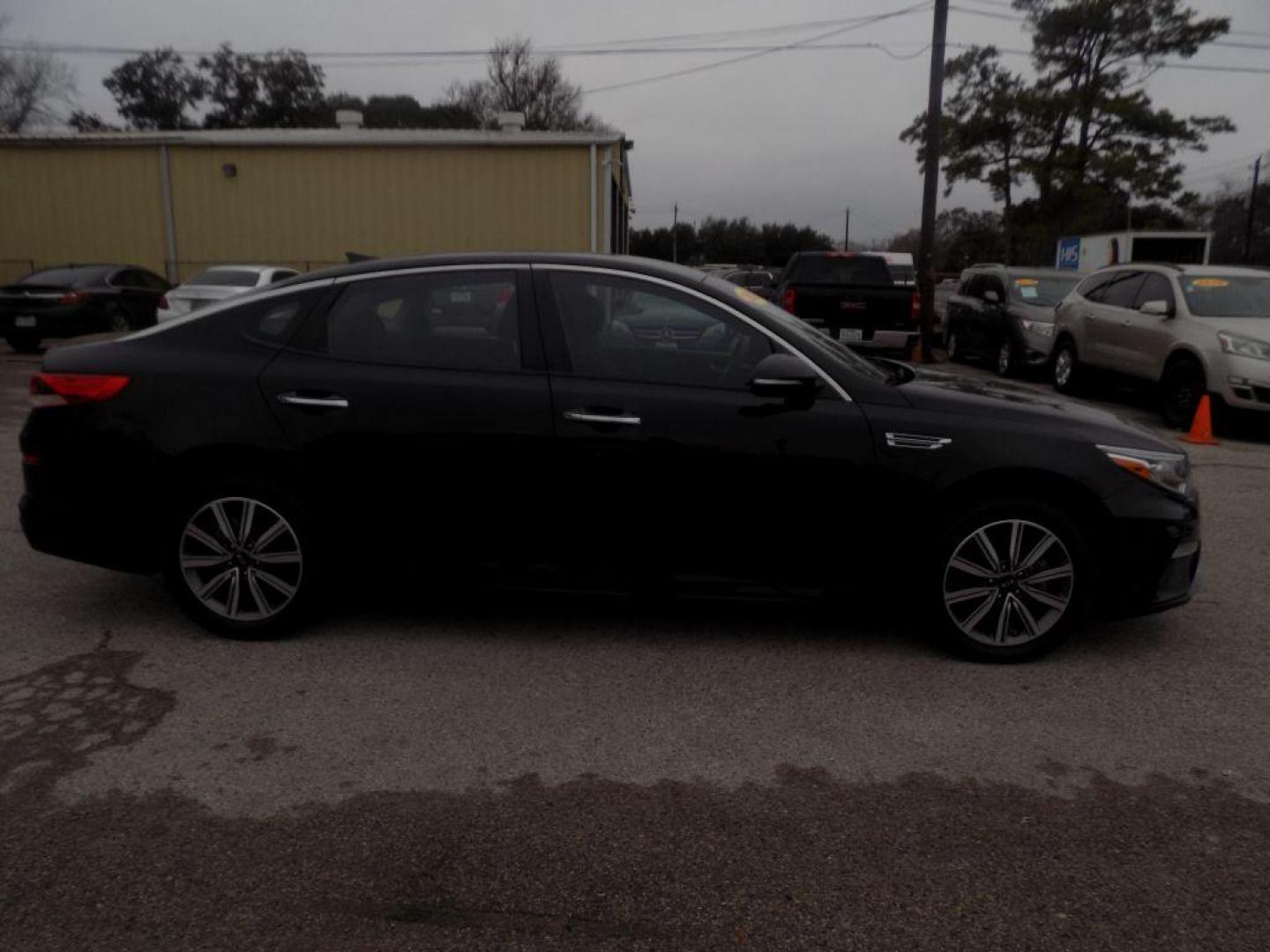2019 BLACK KIA OPTIMA LX (5XXGT4L38KG) with an 2.4L engine, Automatic transmission, located at 830 E. Canino Rd., Houston, TX, 77037, (281) 405-0440, 38.358219, -81.729942 - Photo#2