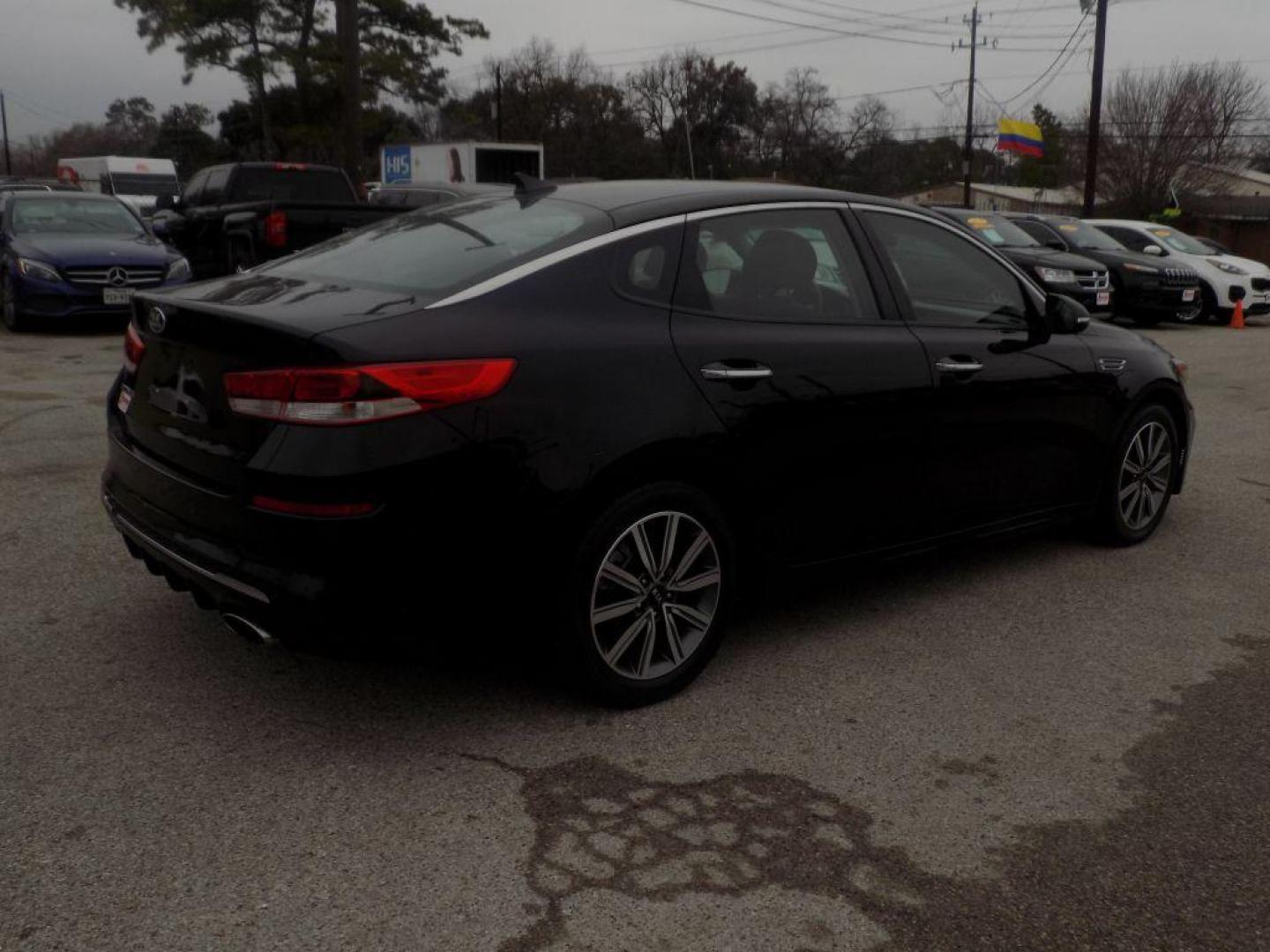 2019 BLACK KIA OPTIMA LX (5XXGT4L38KG) with an 2.4L engine, Automatic transmission, located at 830 E. Canino Rd., Houston, TX, 77037, (281) 405-0440, 38.358219, -81.729942 - Photo#3
