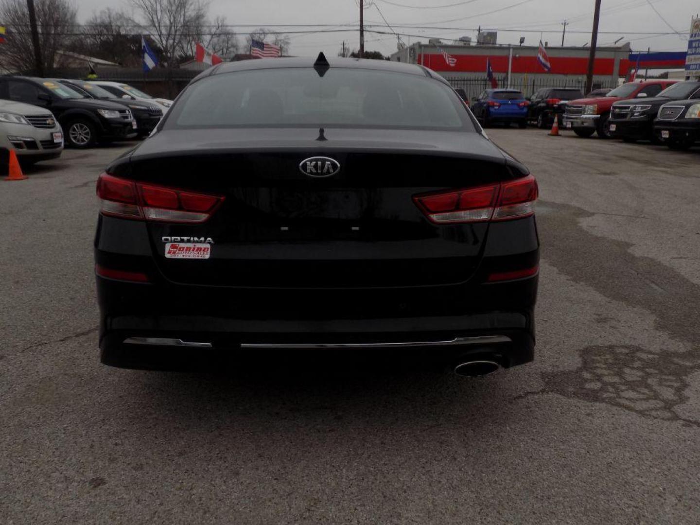 2019 BLACK KIA OPTIMA LX (5XXGT4L38KG) with an 2.4L engine, Automatic transmission, located at 830 E. Canino Rd., Houston, TX, 77037, (281) 405-0440, 38.358219, -81.729942 - Photo#4