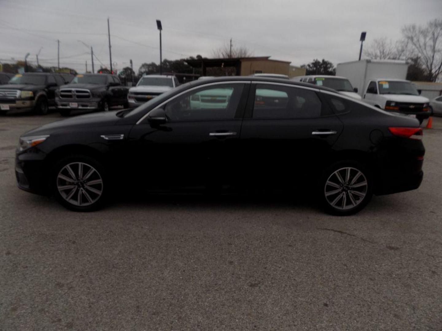 2019 BLACK KIA OPTIMA LX (5XXGT4L38KG) with an 2.4L engine, Automatic transmission, located at 830 E. Canino Rd., Houston, TX, 77037, (281) 405-0440, 38.358219, -81.729942 - Photo#6