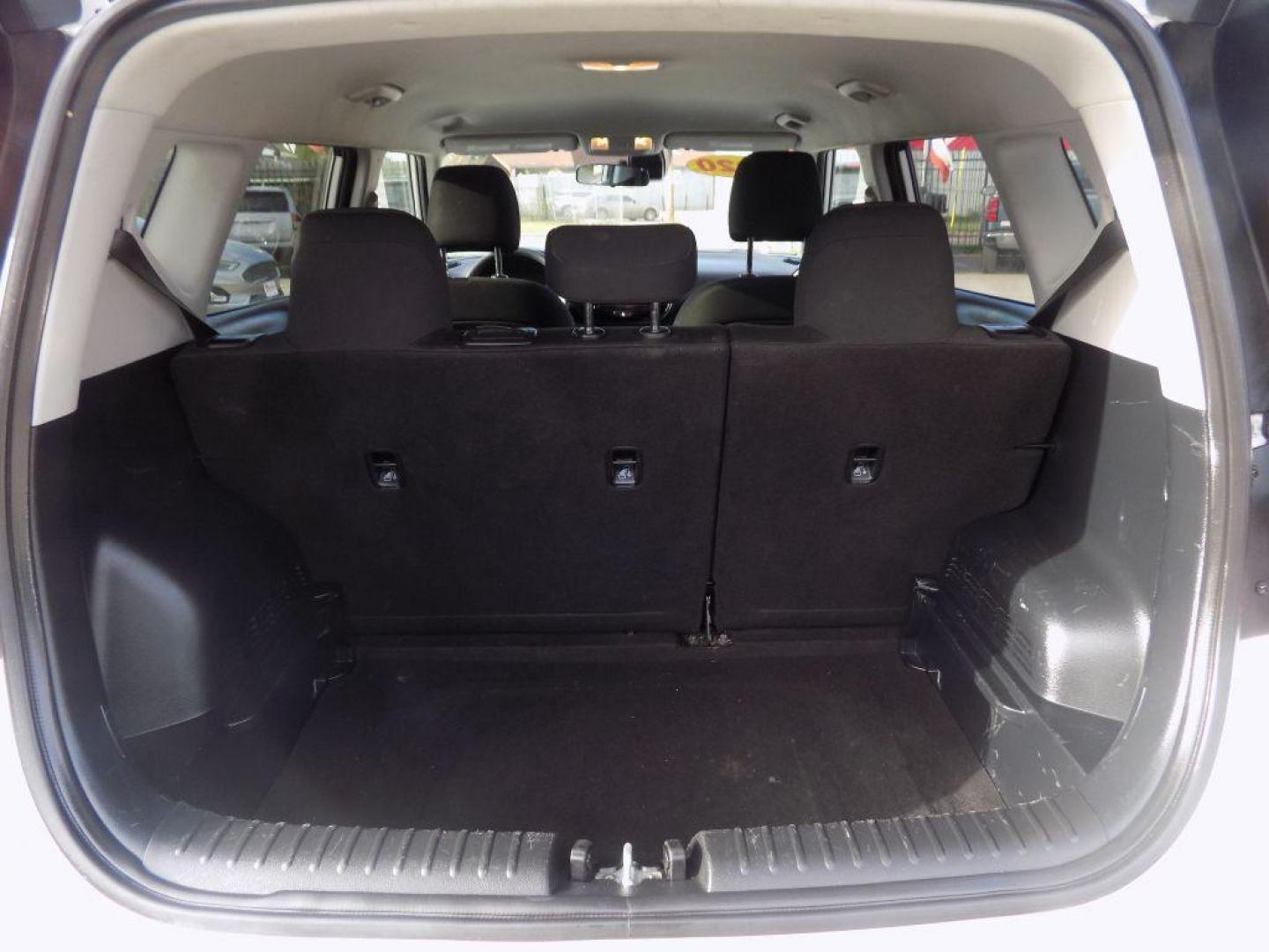 2020 WHITE KIA SOUL LX (KNDJ23AUXL7) with an 2.0L engine, Automatic transmission, located at 830 E. Canino Rd., Houston, TX, 77037, (281) 405-0440, 38.358219, -81.729942 - Photo#10