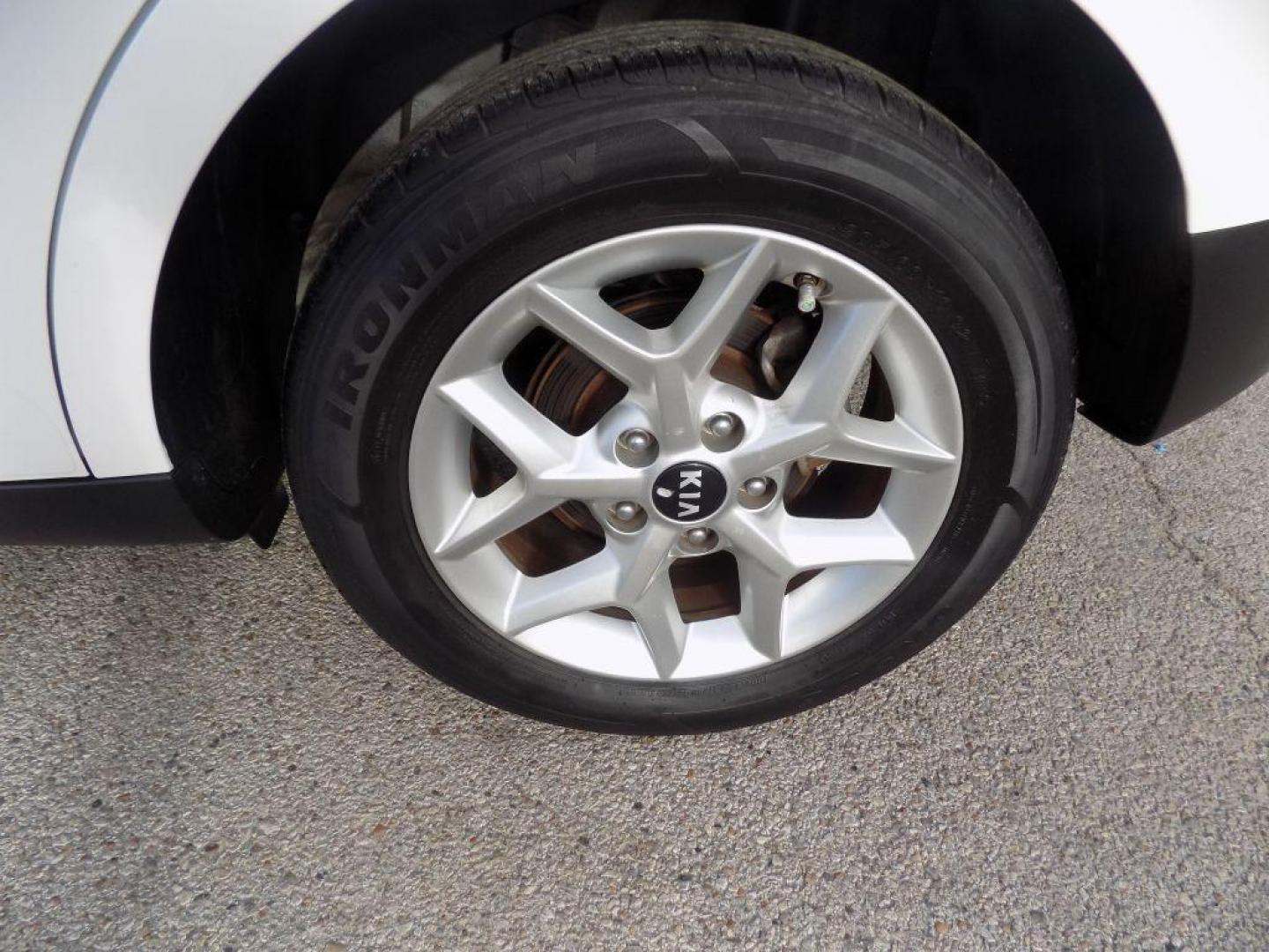 2020 WHITE KIA SOUL LX (KNDJ23AUXL7) with an 2.0L engine, Automatic transmission, located at 830 E. Canino Rd., Houston, TX, 77037, (281) 405-0440, 38.358219, -81.729942 - Photo#17
