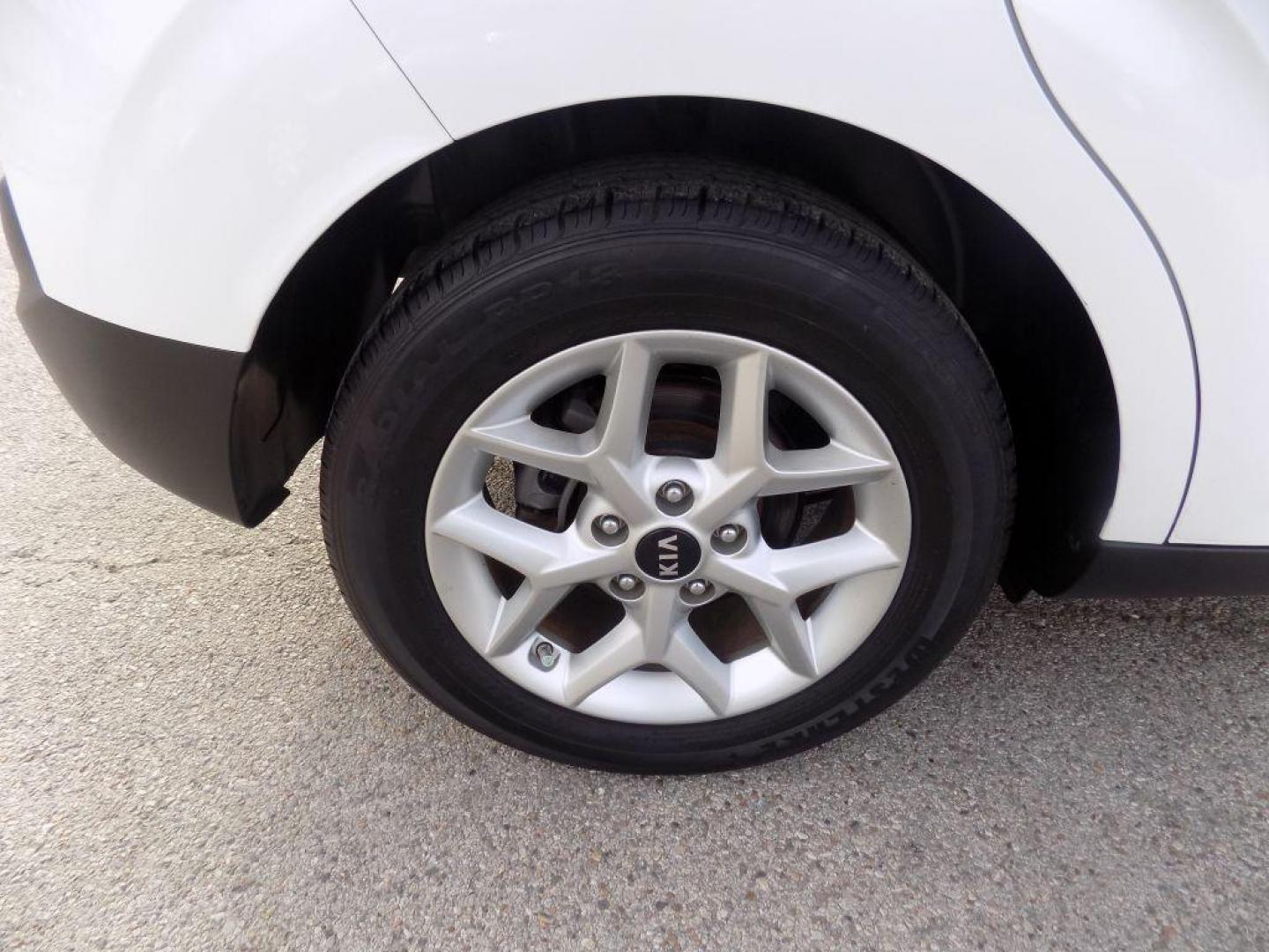 2020 WHITE KIA SOUL LX (KNDJ23AUXL7) with an 2.0L engine, Automatic transmission, located at 830 E. Canino Rd., Houston, TX, 77037, (281) 405-0440, 38.358219, -81.729942 - Photo#20