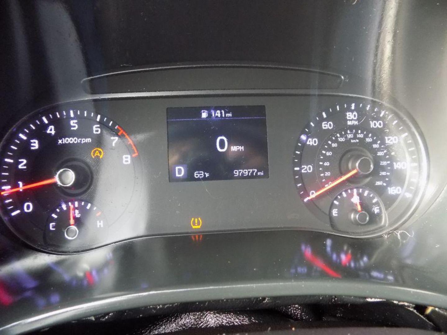 2020 WHITE KIA SOUL LX (KNDJ23AUXL7) with an 2.0L engine, Automatic transmission, located at 830 E. Canino Rd., Houston, TX, 77037, (281) 405-0440, 38.358219, -81.729942 - Photo#21