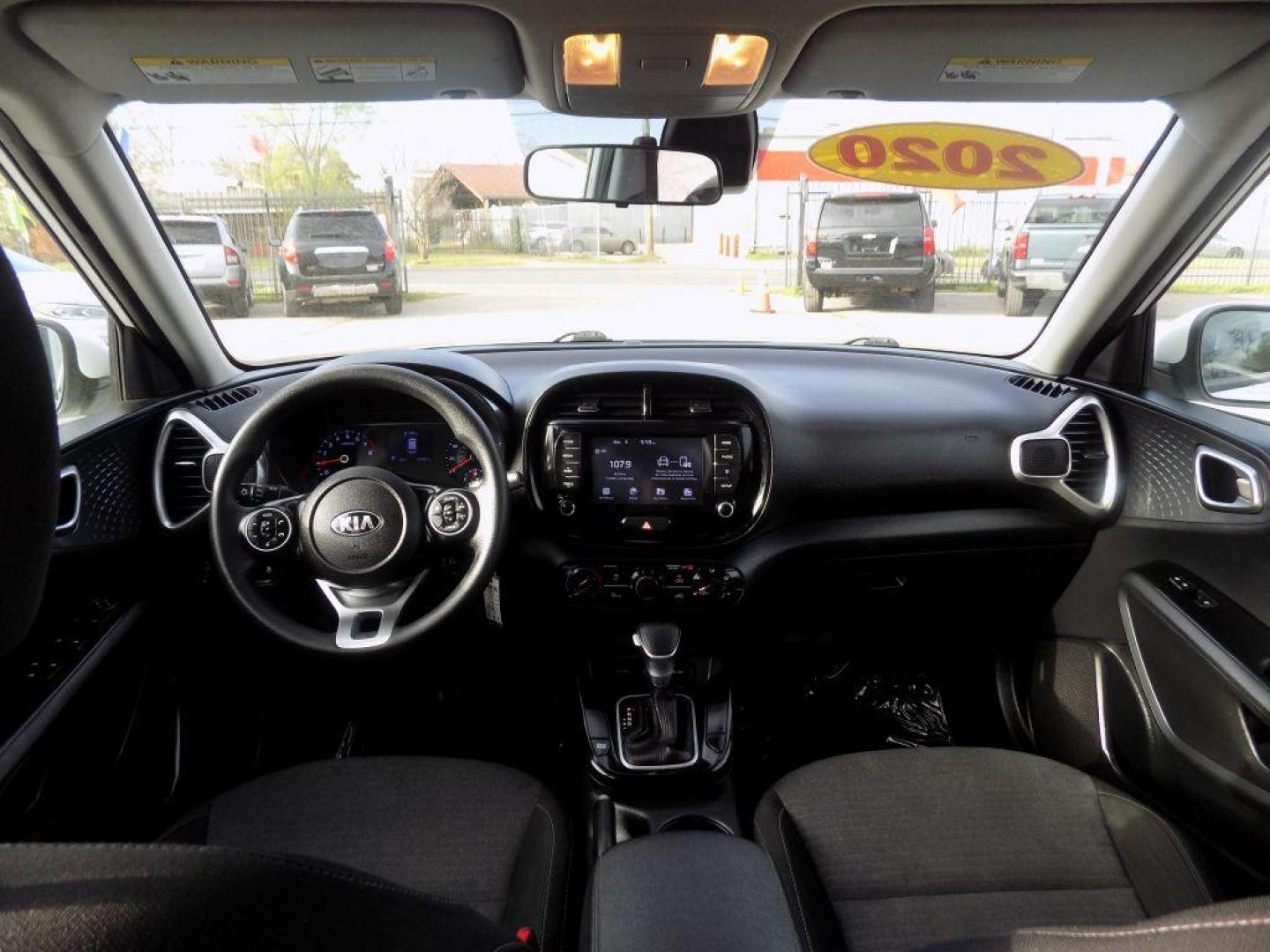 2020 WHITE KIA SOUL LX (KNDJ23AUXL7) with an 2.0L engine, Automatic transmission, located at 830 E. Canino Rd., Houston, TX, 77037, (281) 405-0440, 38.358219, -81.729942 - Photo#8