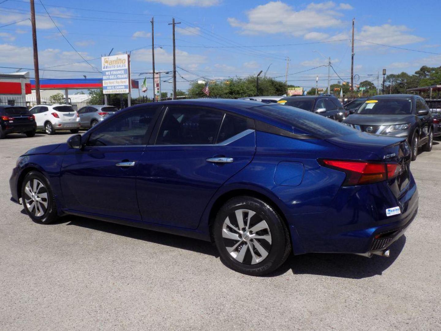 2019 BLUE NISSAN ALTIMA S (1N4BL4BV7KN) with an 2.5L engine, Continuously Variable transmission, located at 830 E. Canino Rd., Houston, TX, 77037, (281) 405-0440, 38.358219, -81.729942 - VENGA A VISITARNOS A CANINO AUTO SALES. ENTRE CAMINANDO Y SALGA MANEJANDO. APROVACION GARANTIZADA CON REQUISITOS MINIMOS! PREGUNTEN POR JESSICA, MAY, O CARRIE PARA SU APROBACION SEGURA. ??830 E CANINO RD HOUSTON TX 77037 ??(281) 405-0440 come visit us today!! walk in/ drive out in minutes! - Photo#3