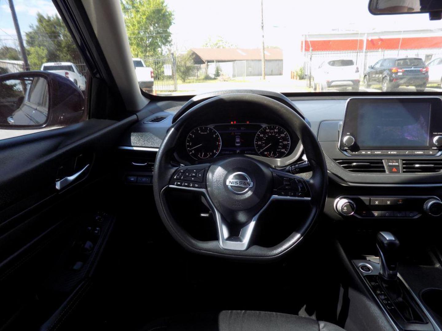 2019 BLUE NISSAN ALTIMA S (1N4BL4BV7KN) with an 2.5L engine, Continuously Variable transmission, located at 830 E. Canino Rd., Houston, TX, 77037, (281) 405-0440, 38.358219, -81.729942 - VENGA A VISITARNOS A CANINO AUTO SALES. ENTRE CAMINANDO Y SALGA MANEJANDO. APROVACION GARANTIZADA CON REQUISITOS MINIMOS! PREGUNTEN POR JESSICA, MAY, O CARRIE PARA SU APROBACION SEGURA. ??830 E CANINO RD HOUSTON TX 77037 ??(281) 405-0440 come visit us today!! walk in/ drive out in minutes! - Photo#14