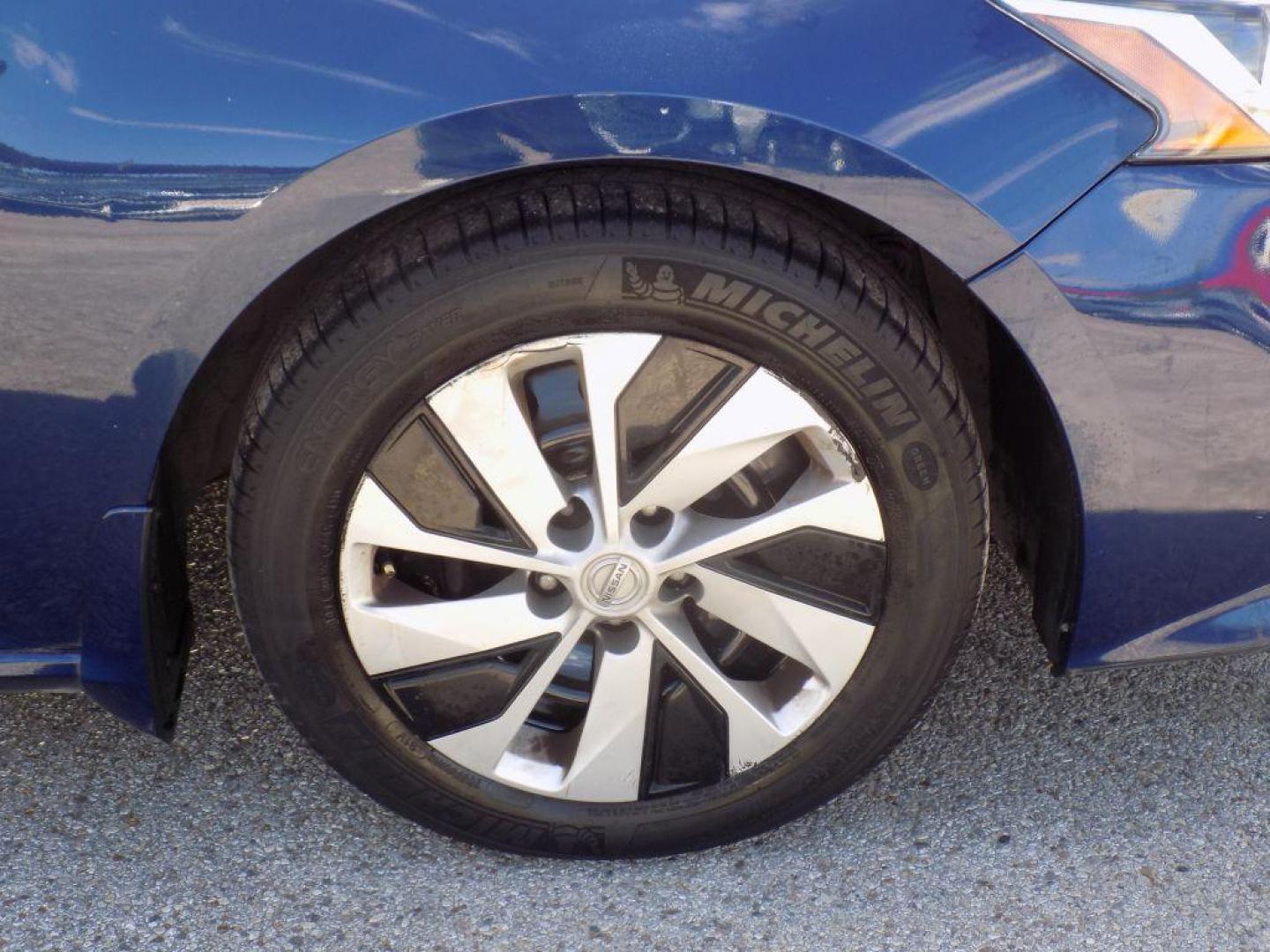 2019 BLUE NISSAN ALTIMA S (1N4BL4BV7KN) with an 2.5L engine, Continuously Variable transmission, located at 830 E. Canino Rd., Houston, TX, 77037, (281) 405-0440, 38.358219, -81.729942 - VENGA A VISITARNOS A CANINO AUTO SALES. ENTRE CAMINANDO Y SALGA MANEJANDO. APROVACION GARANTIZADA CON REQUISITOS MINIMOS! PREGUNTEN POR JESSICA, MAY, O CARRIE PARA SU APROBACION SEGURA. ??830 E CANINO RD HOUSTON TX 77037 ??(281) 405-0440 come visit us today!! walk in/ drive out in minutes! - Photo#18