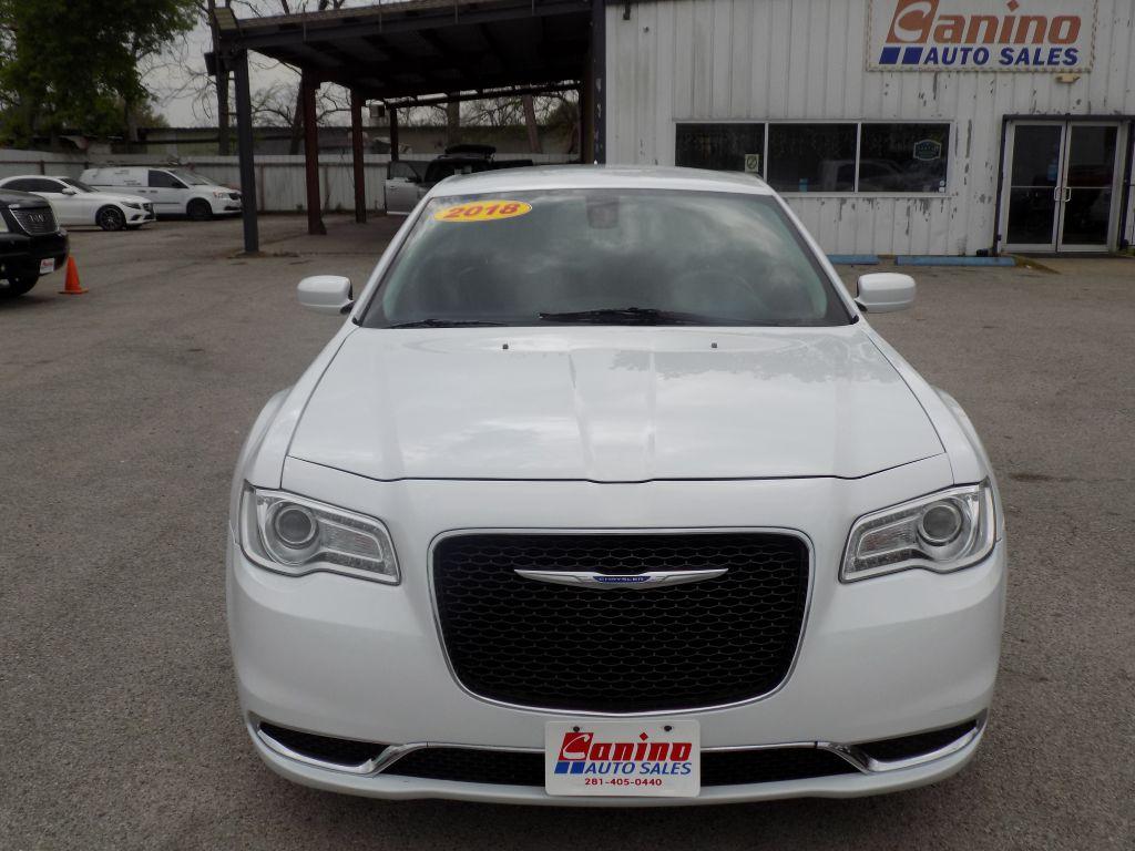 photo of 2018 CHRYSLER 300 4DR