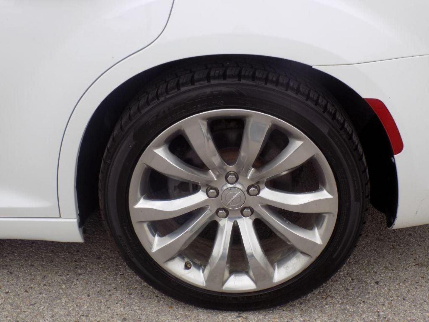 2018 WHITE CHRYSLER 300 TOURING (2C3CCAAG3JH) with an 3.6L engine, Automatic transmission, located at 830 E. Canino Rd., Houston, TX, 77037, (281) 405-0440, 38.358219, -81.729942 - Photo#13