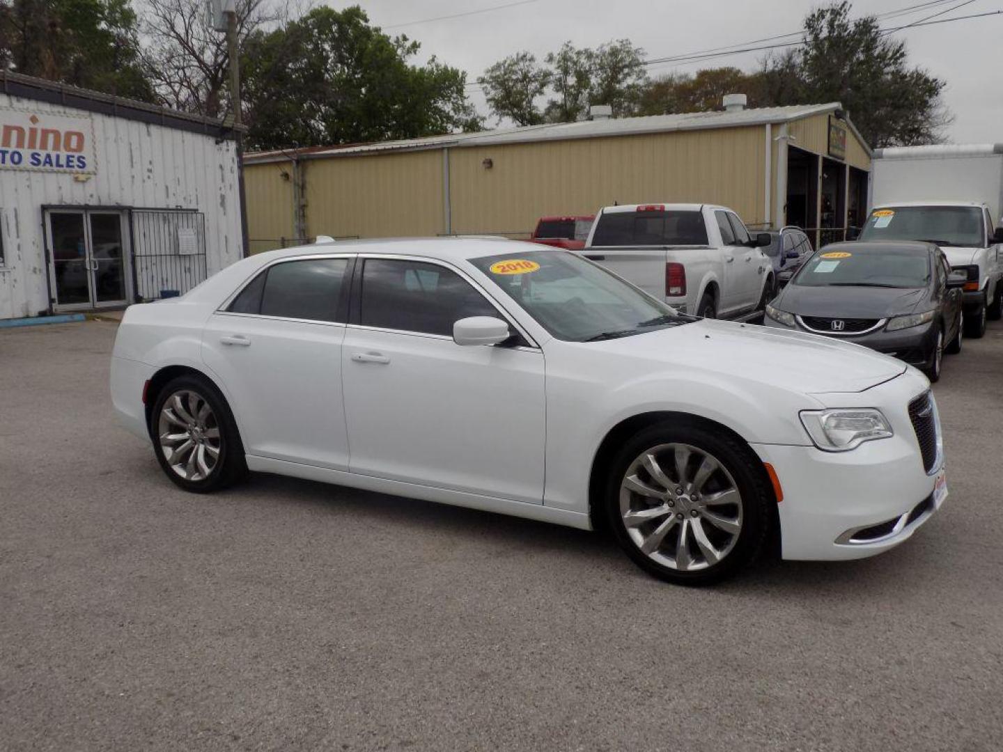 2018 WHITE CHRYSLER 300 TOURING (2C3CCAAG3JH) with an 3.6L engine, Automatic transmission, located at 830 E. Canino Rd., Houston, TX, 77037, (281) 405-0440, 38.358219, -81.729942 - Photo#2