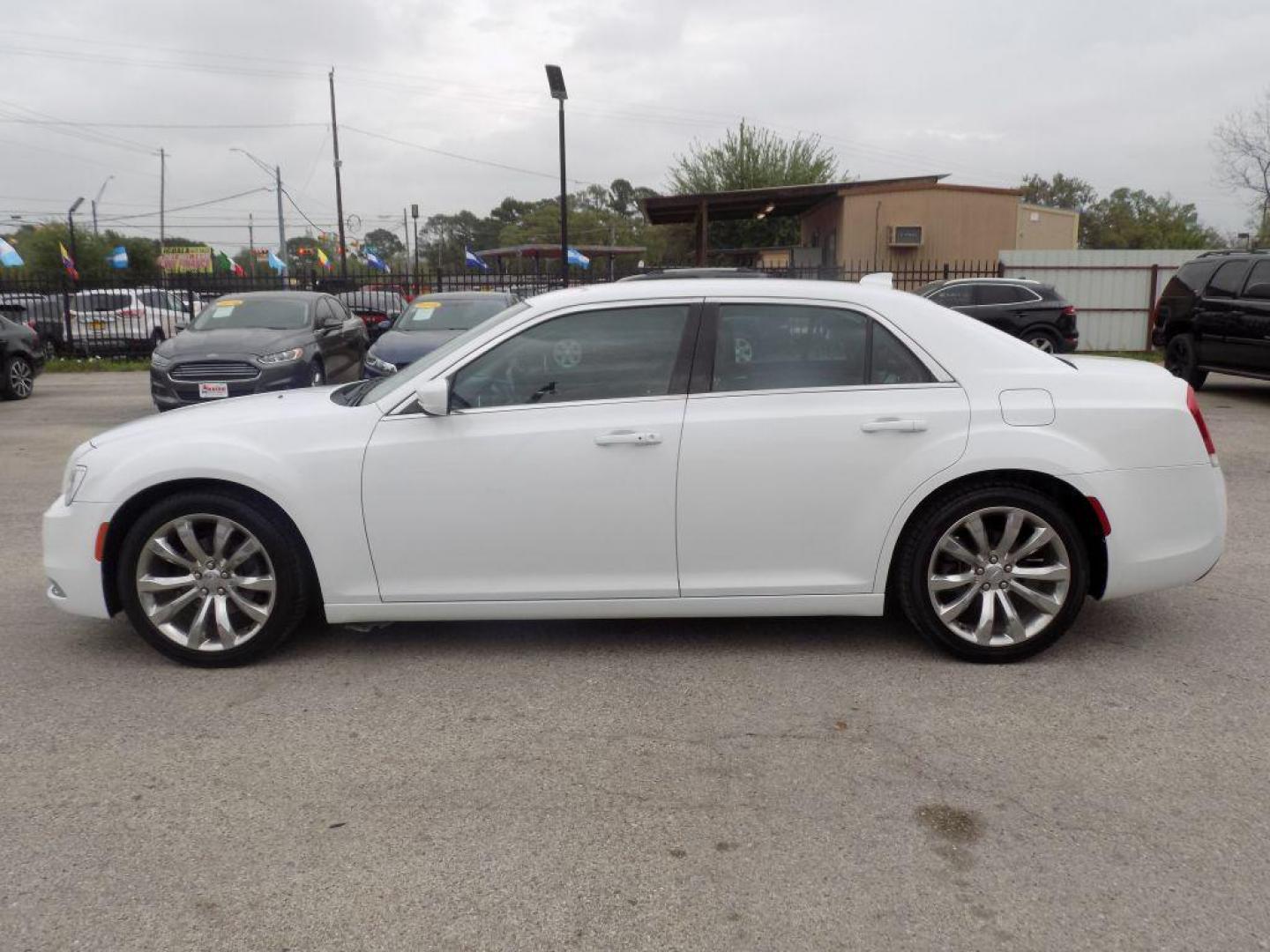 2018 WHITE CHRYSLER 300 TOURING (2C3CCAAG3JH) with an 3.6L engine, Automatic transmission, located at 830 E. Canino Rd., Houston, TX, 77037, (281) 405-0440, 38.358219, -81.729942 - Photo#5