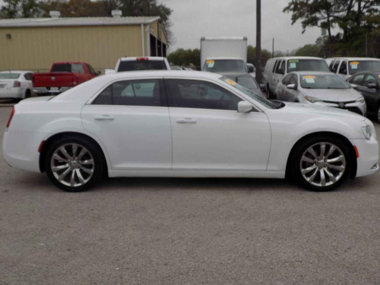 2018 WHITE CHRYSLER 300 TOURING (2C3CCAAG3JH) with an 3.6L engine, Automatic transmission, located at 830 E. Canino Rd., Houston, TX, 77037, (281) 405-0440, 38.358219, -81.729942 - Photo#7