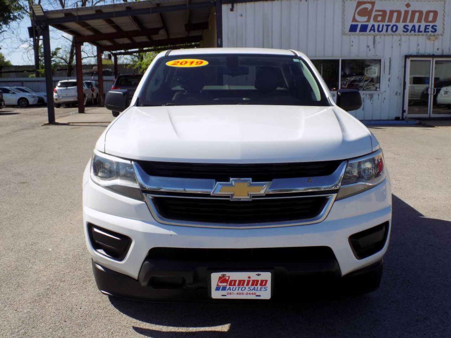 2019 WHITE CHEVROLET COLORADO (1GCHSBEA4K1) with an 2.5L engine, Automatic transmission, located at 830 E. Canino Rd., Houston, TX, 77037, (281) 405-0440, 38.358219, -81.729942 - PRE APPROVACION FACIL, RAPIDA.... PROCESSO RAPIDO LLAMA O VISITANOS HOY MISMO ESTAMOS LOCALIZADOS EN EL 830 E. CANINO RD (ESQUINA CON AIRLINE) HOUSTON, TEXAS 777037 SU TRABAJO ES SU CREDITO!! LLAME YA AL (281) 405-0440 LE ESPERAMOS! VENGA A VISITARNOS A CANINO AUTO SALES. ENTRE CAMINANDO - Photo#0