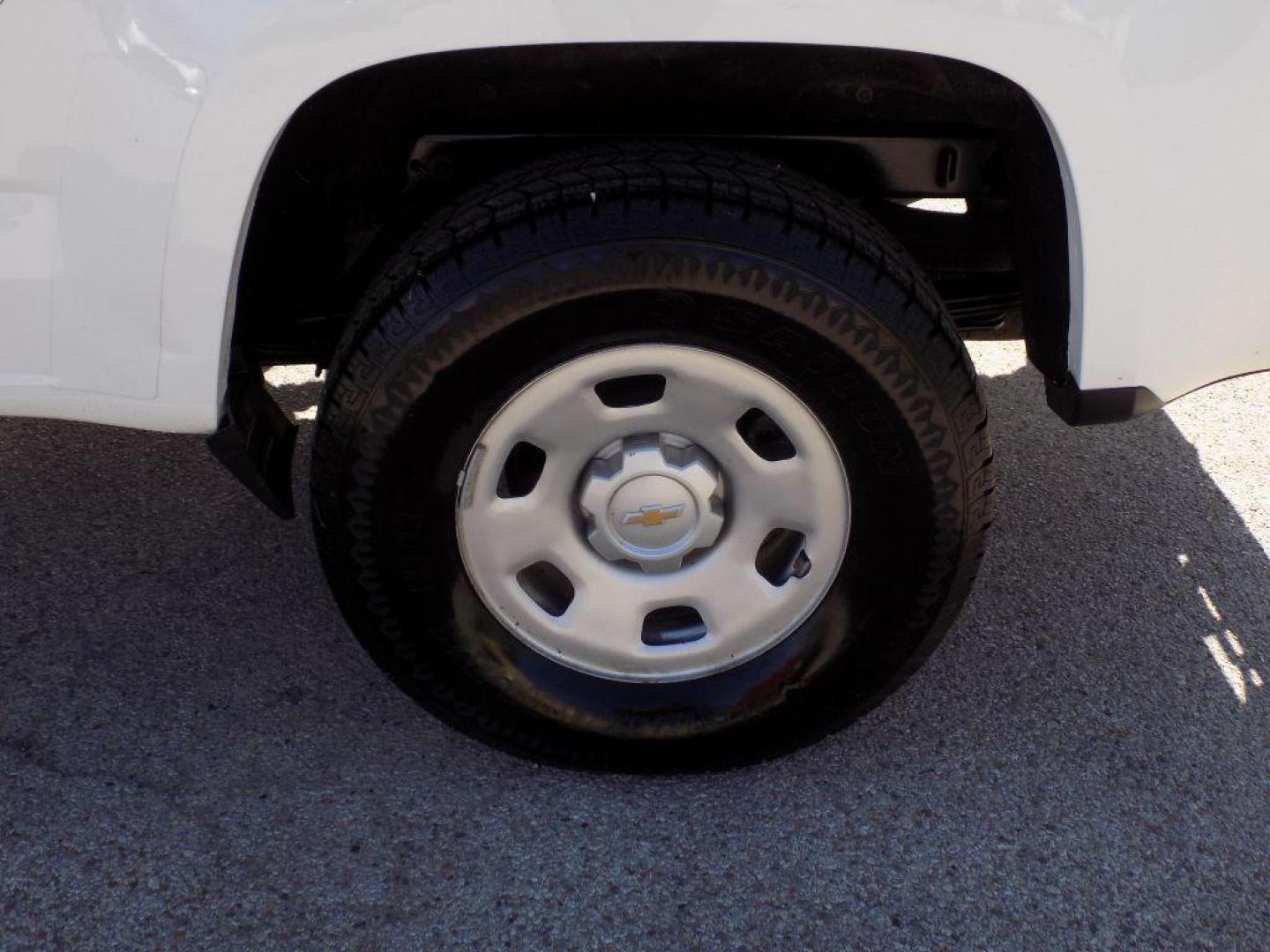 2019 WHITE CHEVROLET COLORADO (1GCHSBEA4K1) with an 2.5L engine, Automatic transmission, located at 830 E. Canino Rd., Houston, TX, 77037, (281) 405-0440, 38.358219, -81.729942 - PRE APPROVACION FACIL, RAPIDA.... PROCESSO RAPIDO LLAMA O VISITANOS HOY MISMO ESTAMOS LOCALIZADOS EN EL 830 E. CANINO RD (ESQUINA CON AIRLINE) HOUSTON, TEXAS 777037 SU TRABAJO ES SU CREDITO!! LLAME YA AL (281) 405-0440 LE ESPERAMOS! VENGA A VISITARNOS A CANINO AUTO SALES. ENTRE CAMINANDO - Photo#11