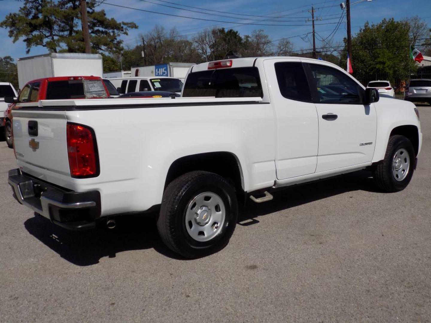 2019 WHITE CHEVROLET COLORADO (1GCHSBEA4K1) with an 2.5L engine, Automatic transmission, located at 830 E. Canino Rd., Houston, TX, 77037, (281) 405-0440, 38.358219, -81.729942 - PRE APPROVACION FACIL, RAPIDA.... PROCESSO RAPIDO LLAMA O VISITANOS HOY MISMO ESTAMOS LOCALIZADOS EN EL 830 E. CANINO RD (ESQUINA CON AIRLINE) HOUSTON, TEXAS 777037 SU TRABAJO ES SU CREDITO!! LLAME YA AL (281) 405-0440 LE ESPERAMOS! VENGA A VISITARNOS A CANINO AUTO SALES. ENTRE CAMINANDO - Photo#1
