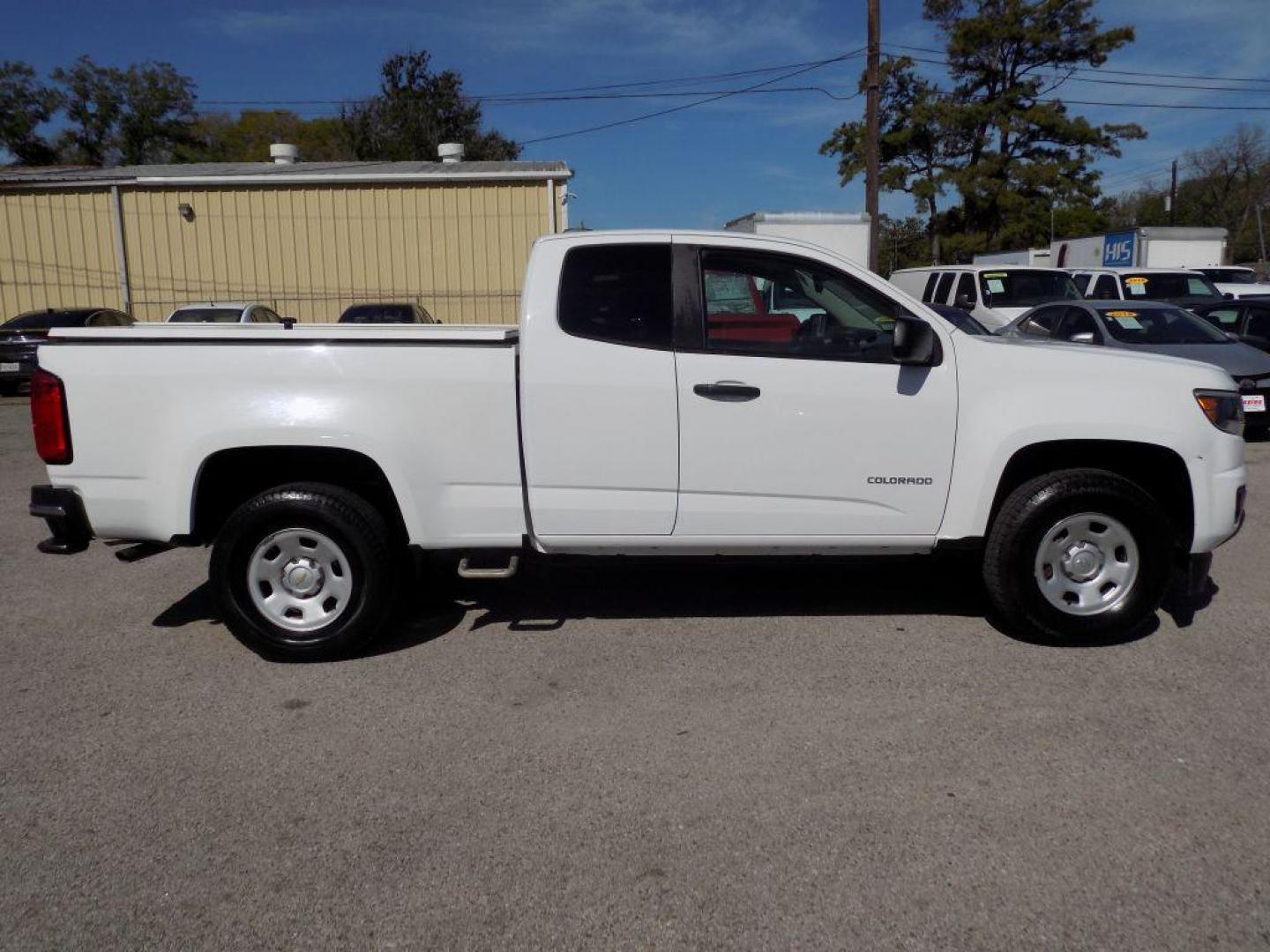 2019 WHITE CHEVROLET COLORADO (1GCHSBEA4K1) with an 2.5L engine, Automatic transmission, located at 830 E. Canino Rd., Houston, TX, 77037, (281) 405-0440, 38.358219, -81.729942 - PRE APPROVACION FACIL, RAPIDA.... PROCESSO RAPIDO LLAMA O VISITANOS HOY MISMO ESTAMOS LOCALIZADOS EN EL 830 E. CANINO RD (ESQUINA CON AIRLINE) HOUSTON, TEXAS 777037 SU TRABAJO ES SU CREDITO!! LLAME YA AL (281) 405-0440 LE ESPERAMOS! VENGA A VISITARNOS A CANINO AUTO SALES. ENTRE CAMINANDO - Photo#7