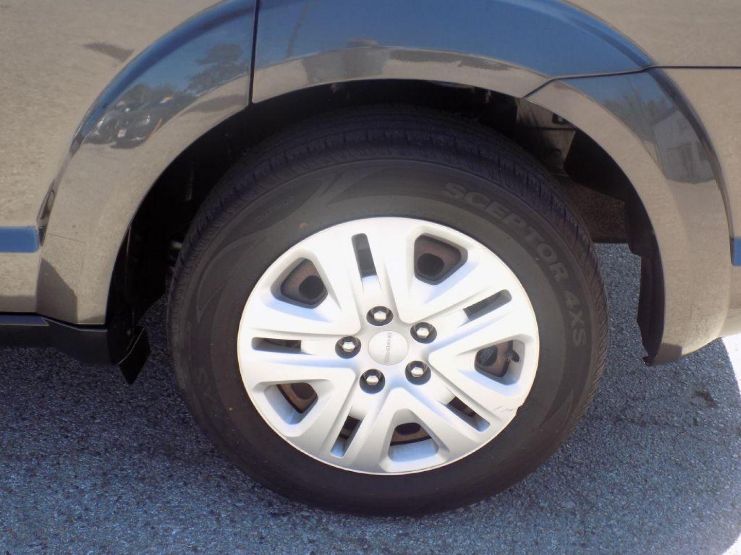 2015 GRAY DODGE JOURNEY SE (3C4PDCAB3FT) with an 2.4L engine, Automatic transmission, located at 830 E. Canino Rd., Houston, TX, 77037, (281) 405-0440, 38.358219, -81.729942 - VENGA A VISITARNOS A CANINO AUTO SALES. ENTRE CAMINANDO Y SALGA MANEJANDO. APROVACION GARANTIZADA CON REQUISITOS MINIMOS! PREGUNTEN POR JESSICA, MAY, O CARRIE PARA SU APROBACION SEGURA. ??830 E CANINO RD HOUSTON TX 77037 ??(281) 405-0440 come visit us today!! walk in/ drive out in minutes! - Photo#11