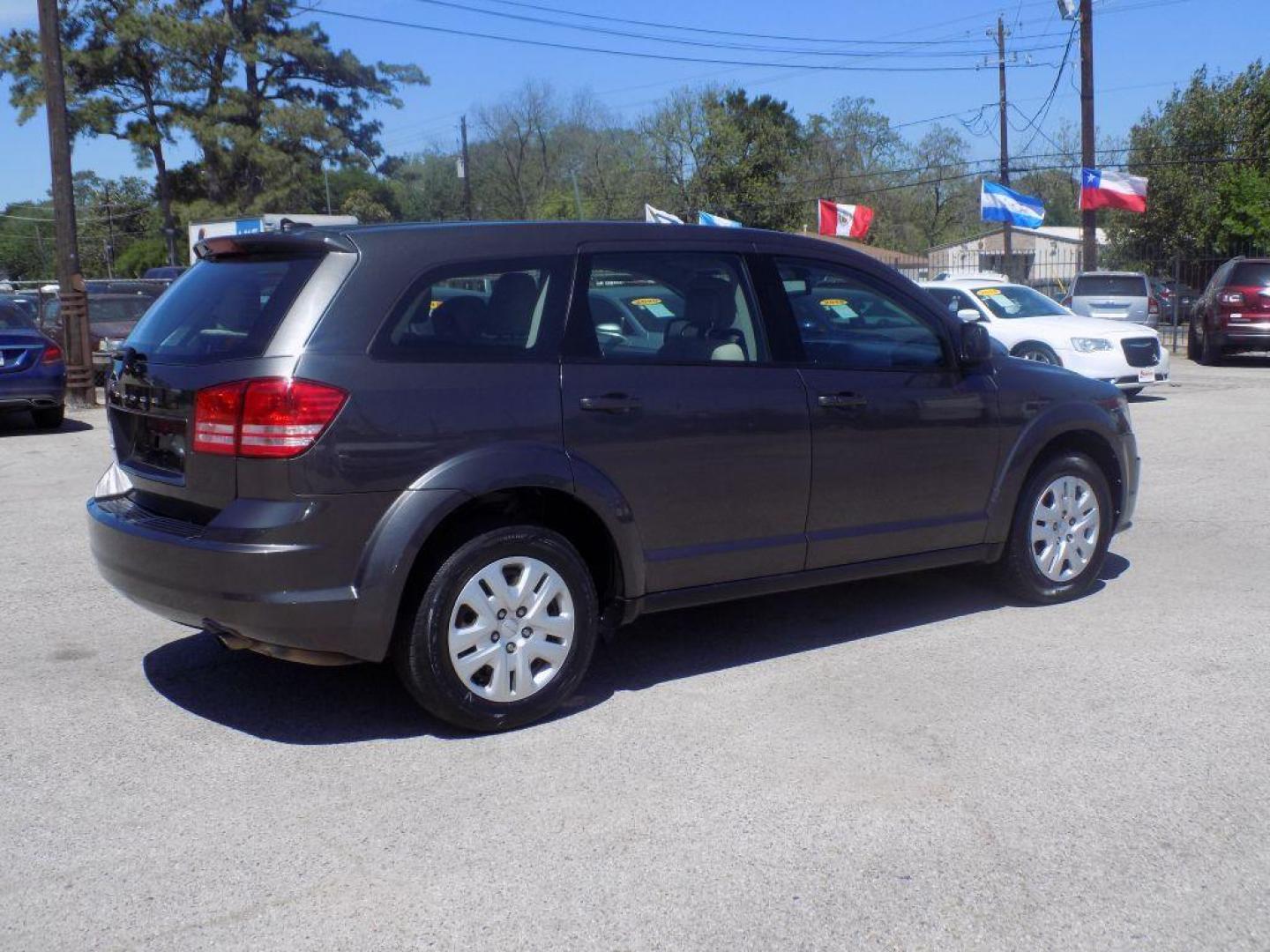 2015 GRAY DODGE JOURNEY SE (3C4PDCAB3FT) with an 2.4L engine, Automatic transmission, located at 830 E. Canino Rd., Houston, TX, 77037, (281) 405-0440, 38.358219, -81.729942 - VENGA A VISITARNOS A CANINO AUTO SALES. ENTRE CAMINANDO Y SALGA MANEJANDO. APROVACION GARANTIZADA CON REQUISITOS MINIMOS! PREGUNTEN POR JESSICA, MAY, O CARRIE PARA SU APROBACION SEGURA. ??830 E CANINO RD HOUSTON TX 77037 ??(281) 405-0440 come visit us today!! walk in/ drive out in minutes! - Photo#1