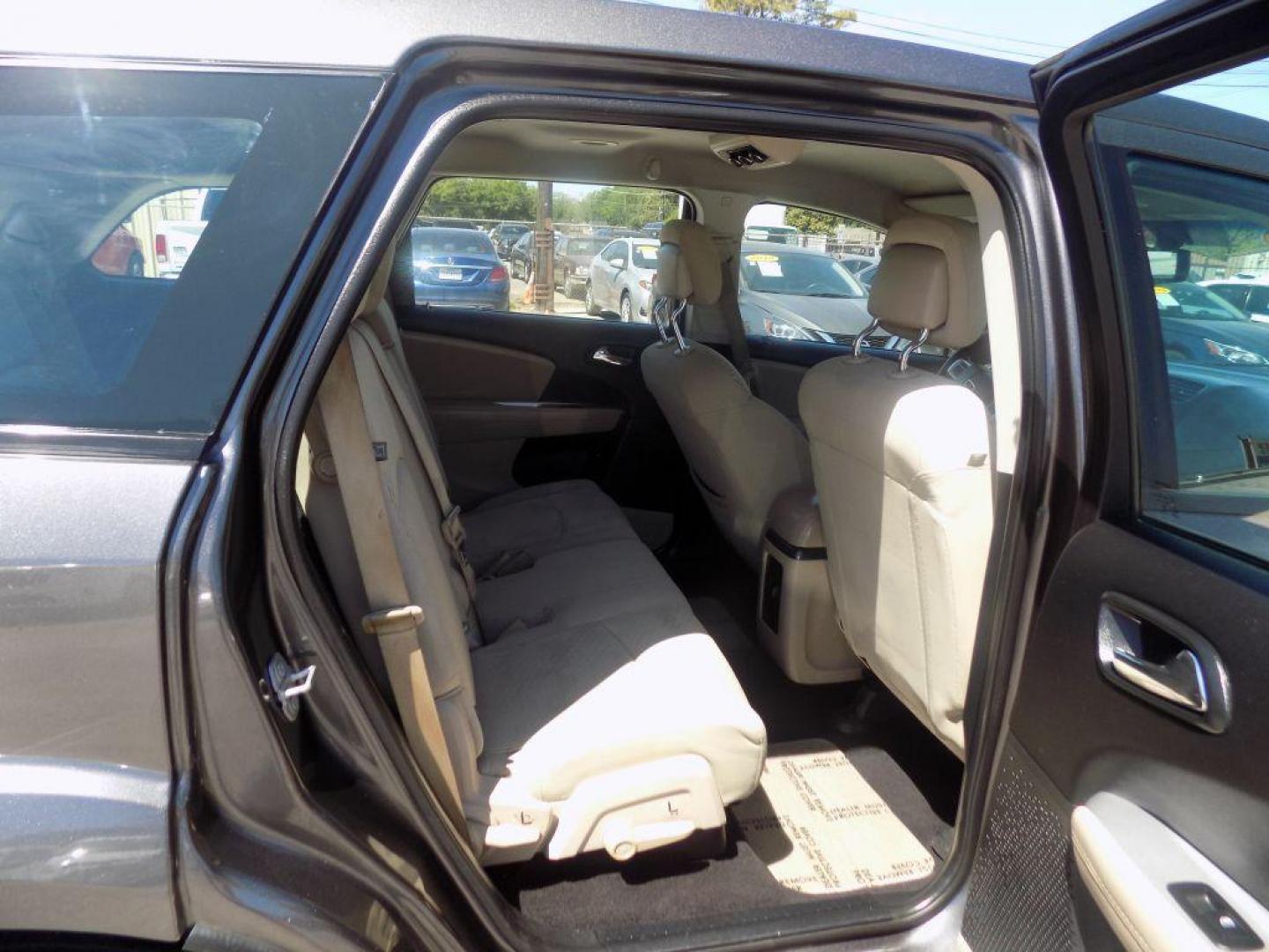 2015 GRAY DODGE JOURNEY SE (3C4PDCAB3FT) with an 2.4L engine, Automatic transmission, located at 830 E. Canino Rd., Houston, TX, 77037, (281) 405-0440, 38.358219, -81.729942 - VENGA A VISITARNOS A CANINO AUTO SALES. ENTRE CAMINANDO Y SALGA MANEJANDO. APROVACION GARANTIZADA CON REQUISITOS MINIMOS! PREGUNTEN POR JESSICA, MAY, O CARRIE PARA SU APROBACION SEGURA. ??830 E CANINO RD HOUSTON TX 77037 ??(281) 405-0440 come visit us today!! walk in/ drive out in minutes! - Photo#19
