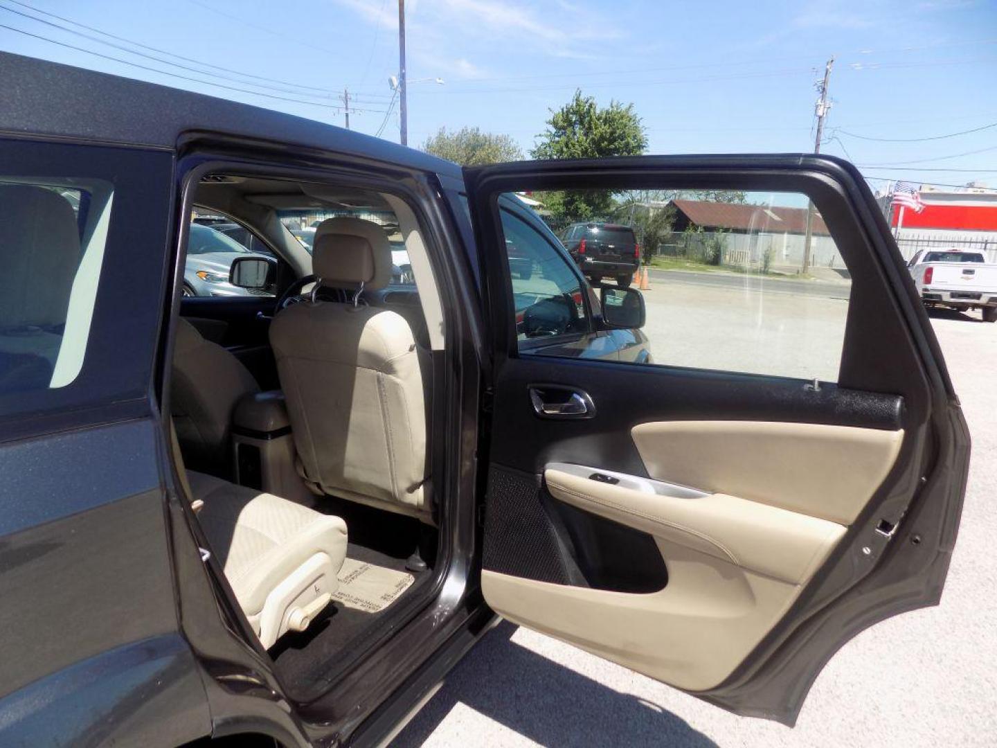 2015 GRAY DODGE JOURNEY SE (3C4PDCAB3FT) with an 2.4L engine, Automatic transmission, located at 830 E. Canino Rd., Houston, TX, 77037, (281) 405-0440, 38.358219, -81.729942 - VENGA A VISITARNOS A CANINO AUTO SALES. ENTRE CAMINANDO Y SALGA MANEJANDO. APROVACION GARANTIZADA CON REQUISITOS MINIMOS! PREGUNTEN POR JESSICA, MAY, O CARRIE PARA SU APROBACION SEGURA. ??830 E CANINO RD HOUSTON TX 77037 ??(281) 405-0440 come visit us today!! walk in/ drive out in minutes! - Photo#20