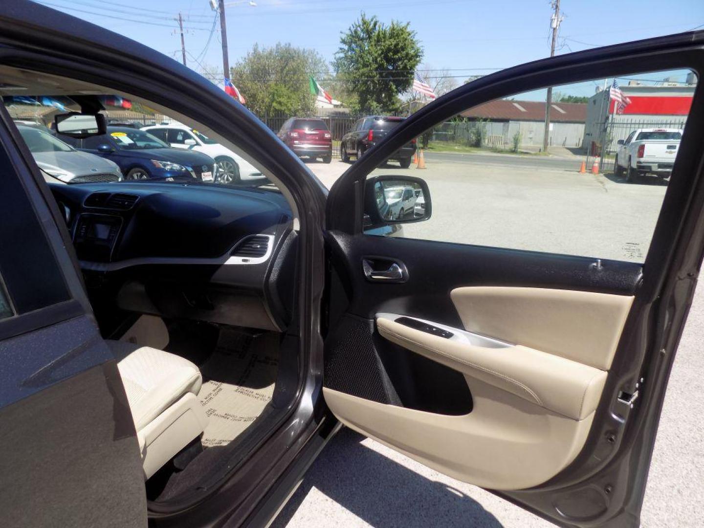 2015 GRAY DODGE JOURNEY SE (3C4PDCAB3FT) with an 2.4L engine, Automatic transmission, located at 830 E. Canino Rd., Houston, TX, 77037, (281) 405-0440, 38.358219, -81.729942 - VENGA A VISITARNOS A CANINO AUTO SALES. ENTRE CAMINANDO Y SALGA MANEJANDO. APROVACION GARANTIZADA CON REQUISITOS MINIMOS! PREGUNTEN POR JESSICA, MAY, O CARRIE PARA SU APROBACION SEGURA. ??830 E CANINO RD HOUSTON TX 77037 ??(281) 405-0440 come visit us today!! walk in/ drive out in minutes! - Photo#22