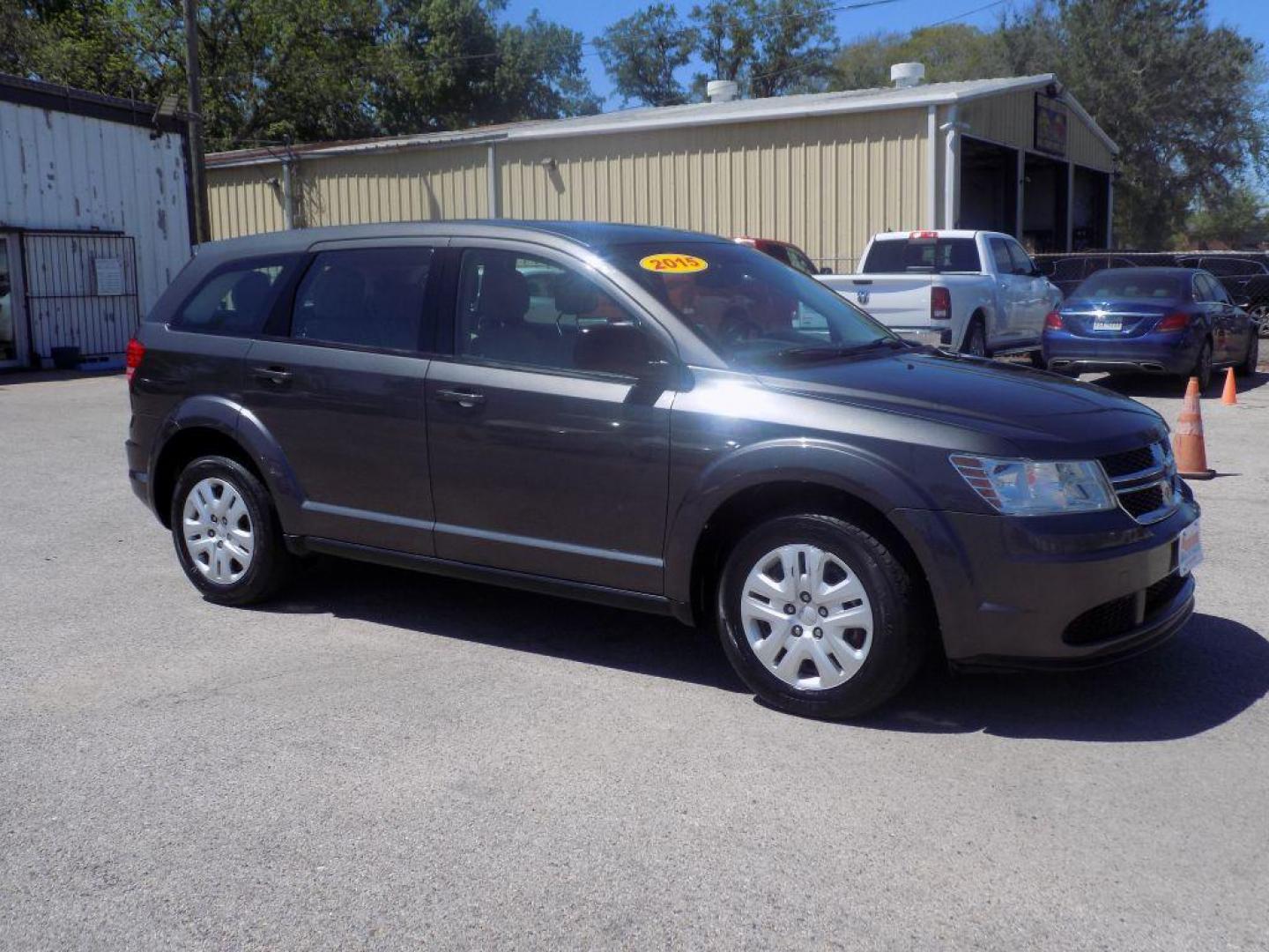 2015 GRAY DODGE JOURNEY SE (3C4PDCAB3FT) with an 2.4L engine, Automatic transmission, located at 830 E. Canino Rd., Houston, TX, 77037, (281) 405-0440, 38.358219, -81.729942 - VENGA A VISITARNOS A CANINO AUTO SALES. ENTRE CAMINANDO Y SALGA MANEJANDO. APROVACION GARANTIZADA CON REQUISITOS MINIMOS! PREGUNTEN POR JESSICA, MAY, O CARRIE PARA SU APROBACION SEGURA. ??830 E CANINO RD HOUSTON TX 77037 ??(281) 405-0440 come visit us today!! walk in/ drive out in minutes! - Photo#2