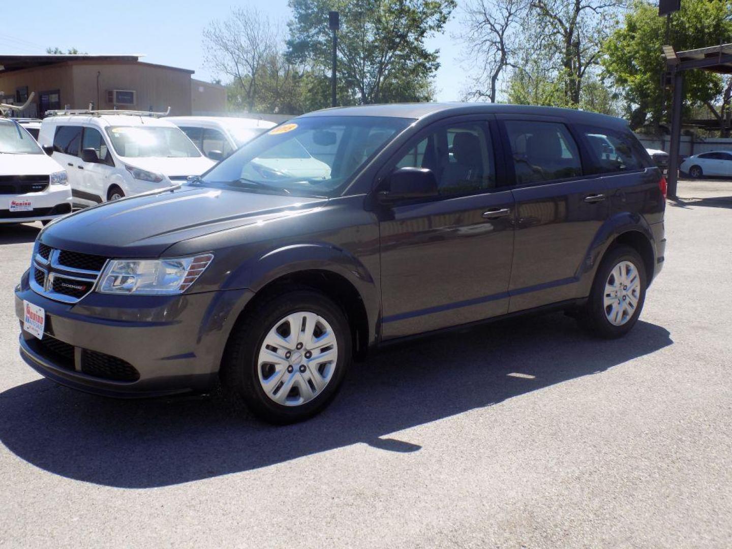 2015 GRAY DODGE JOURNEY SE (3C4PDCAB3FT) with an 2.4L engine, Automatic transmission, located at 830 E. Canino Rd., Houston, TX, 77037, (281) 405-0440, 38.358219, -81.729942 - VENGA A VISITARNOS A CANINO AUTO SALES. ENTRE CAMINANDO Y SALGA MANEJANDO. APROVACION GARANTIZADA CON REQUISITOS MINIMOS! PREGUNTEN POR JESSICA, MAY, O CARRIE PARA SU APROBACION SEGURA. ??830 E CANINO RD HOUSTON TX 77037 ??(281) 405-0440 come visit us today!! walk in/ drive out in minutes! - Photo#3