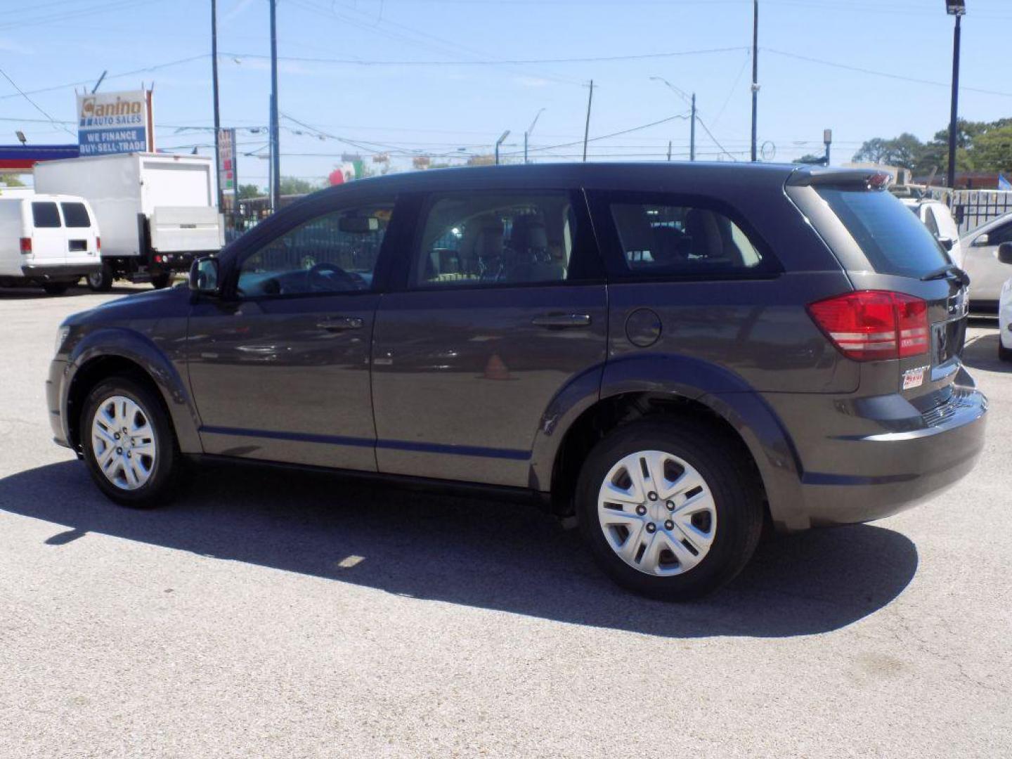 2015 GRAY DODGE JOURNEY SE (3C4PDCAB3FT) with an 2.4L engine, Automatic transmission, located at 830 E. Canino Rd., Houston, TX, 77037, (281) 405-0440, 38.358219, -81.729942 - VENGA A VISITARNOS A CANINO AUTO SALES. ENTRE CAMINANDO Y SALGA MANEJANDO. APROVACION GARANTIZADA CON REQUISITOS MINIMOS! PREGUNTEN POR JESSICA, MAY, O CARRIE PARA SU APROBACION SEGURA. ??830 E CANINO RD HOUSTON TX 77037 ??(281) 405-0440 come visit us today!! walk in/ drive out in minutes! - Photo#4