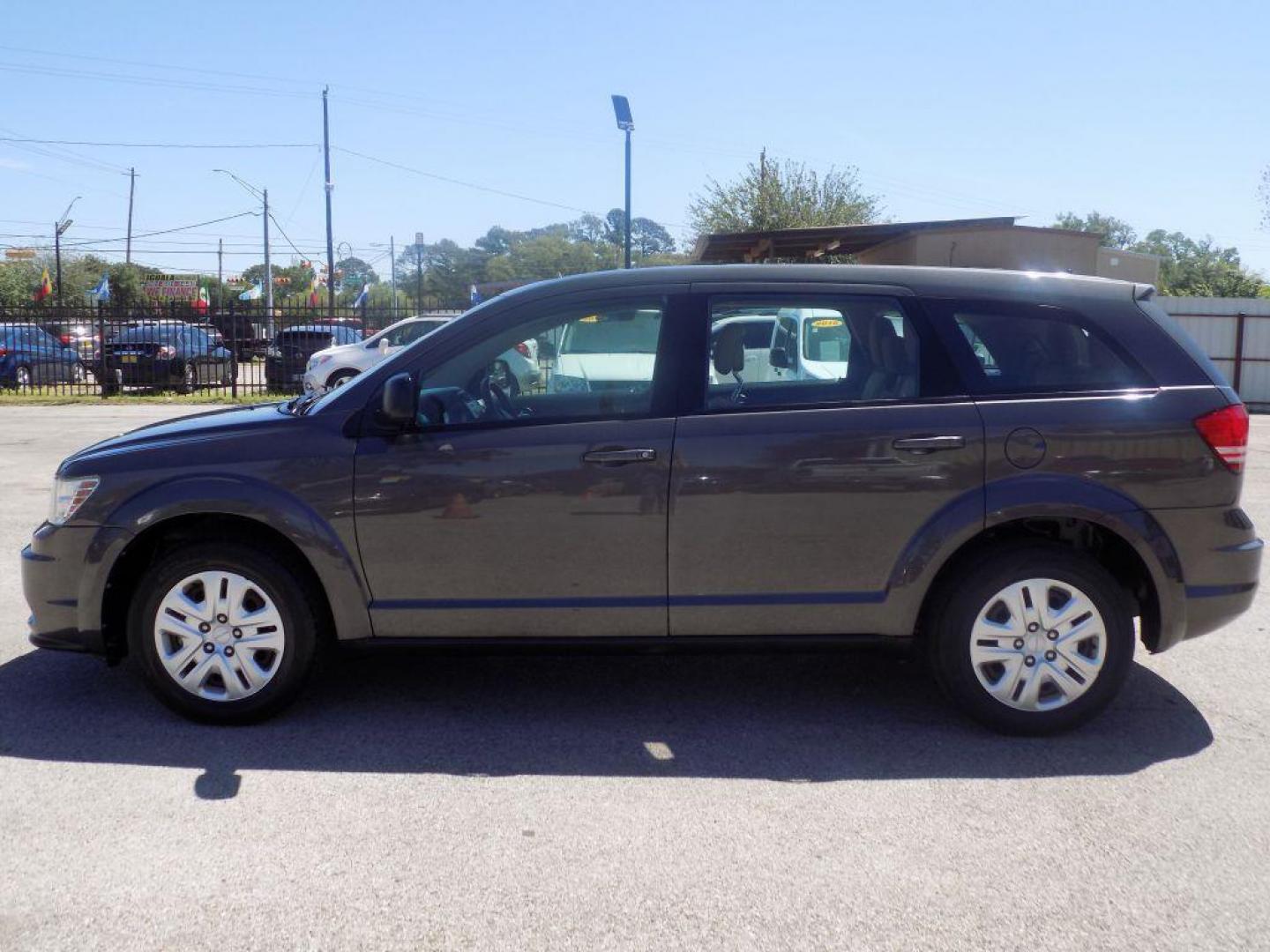 2015 GRAY DODGE JOURNEY SE (3C4PDCAB3FT) with an 2.4L engine, Automatic transmission, located at 830 E. Canino Rd., Houston, TX, 77037, (281) 405-0440, 38.358219, -81.729942 - VENGA A VISITARNOS A CANINO AUTO SALES. ENTRE CAMINANDO Y SALGA MANEJANDO. APROVACION GARANTIZADA CON REQUISITOS MINIMOS! PREGUNTEN POR JESSICA, MAY, O CARRIE PARA SU APROBACION SEGURA. ??830 E CANINO RD HOUSTON TX 77037 ??(281) 405-0440 come visit us today!! walk in/ drive out in minutes! - Photo#5