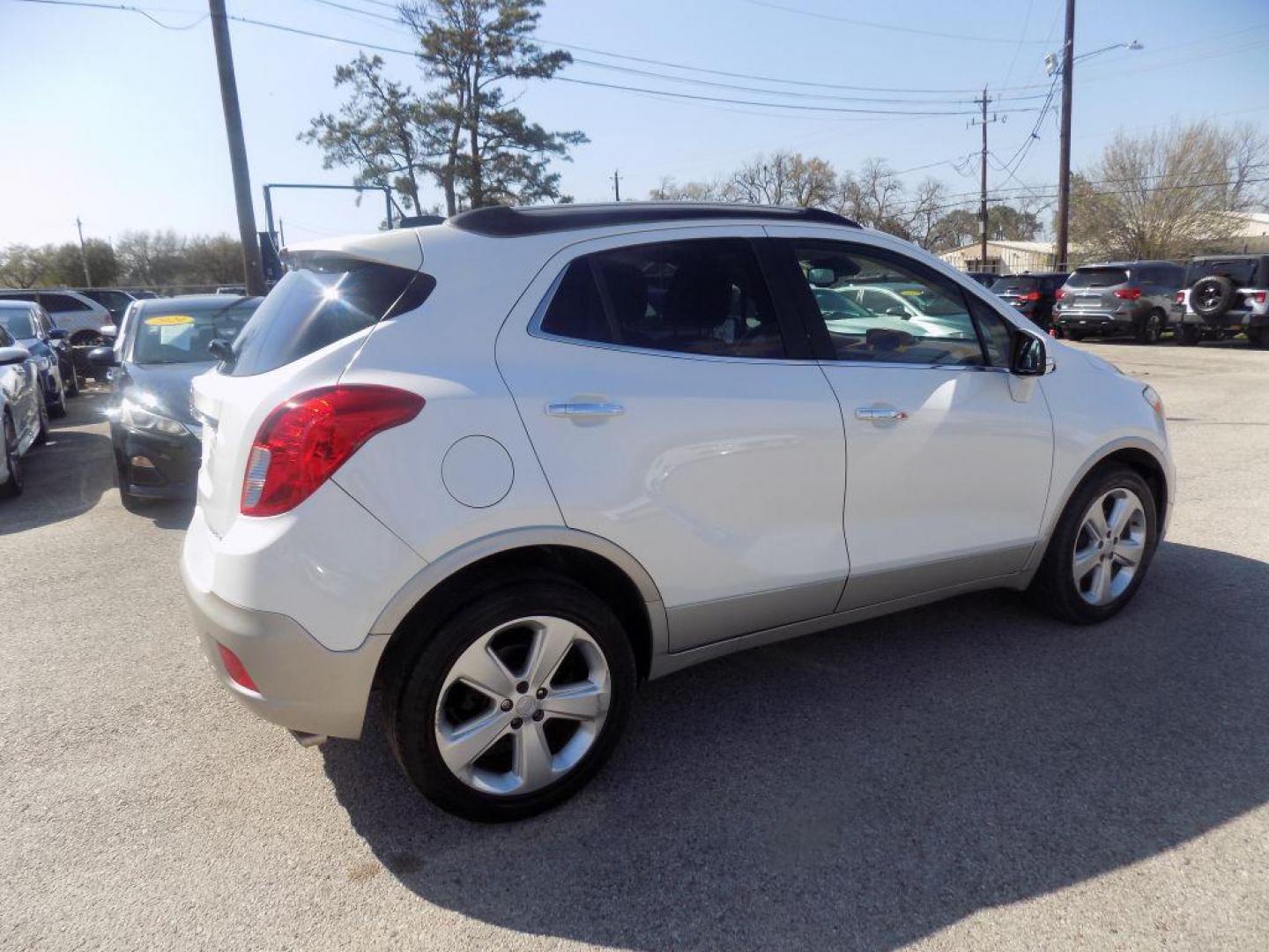 2015 WHITE BUICK ENCORE (KL4CJCSBXFB) with an 1.4L engine, Automatic transmission, located at 830 E. Canino Rd., Houston, TX, 77037, (281) 405-0440, 38.358219, -81.729942 - PRE APPROVACION FACIL, RAPIDA.... PROCESSO RAPIDO LLAMA O VISITANOS HOY MISMO ESTAMOS LOCALIZADOS EN EL 830 E. CANINO RD (ESQUINA CON AIRLINE) HOUSTON, TEXAS 777037 SU TRABAJO ES SU CREDITO!! ENTRE CAMINANDO Y SALGA MANEJANDO! LLAME YA AL (281) 405-0440 LE ESPERAMOS! - Photo#7
