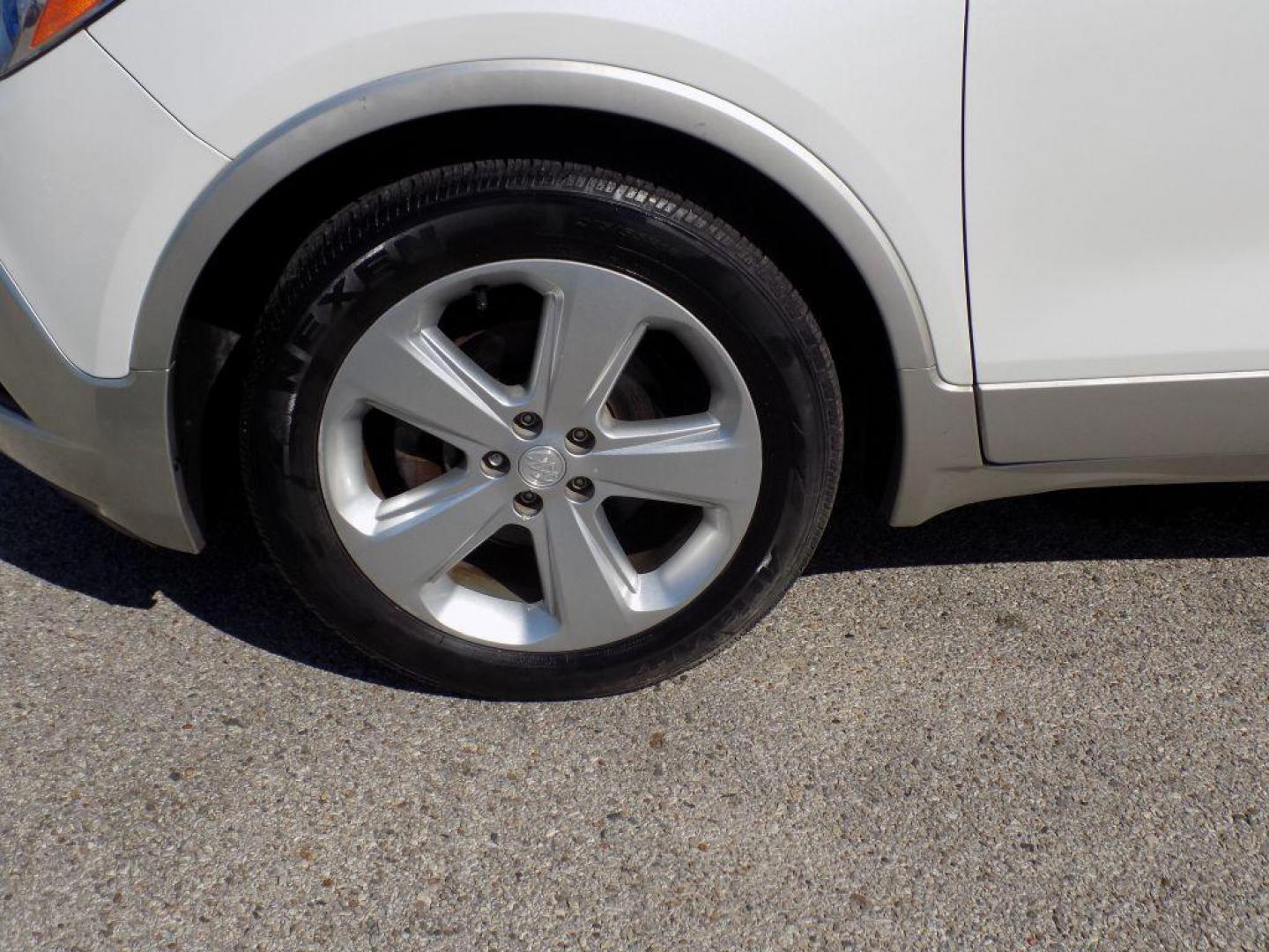 2015 WHITE BUICK ENCORE (KL4CJCSBXFB) with an 1.4L engine, Automatic transmission, located at 830 E. Canino Rd., Houston, TX, 77037, (281) 405-0440, 38.358219, -81.729942 - Photo#25