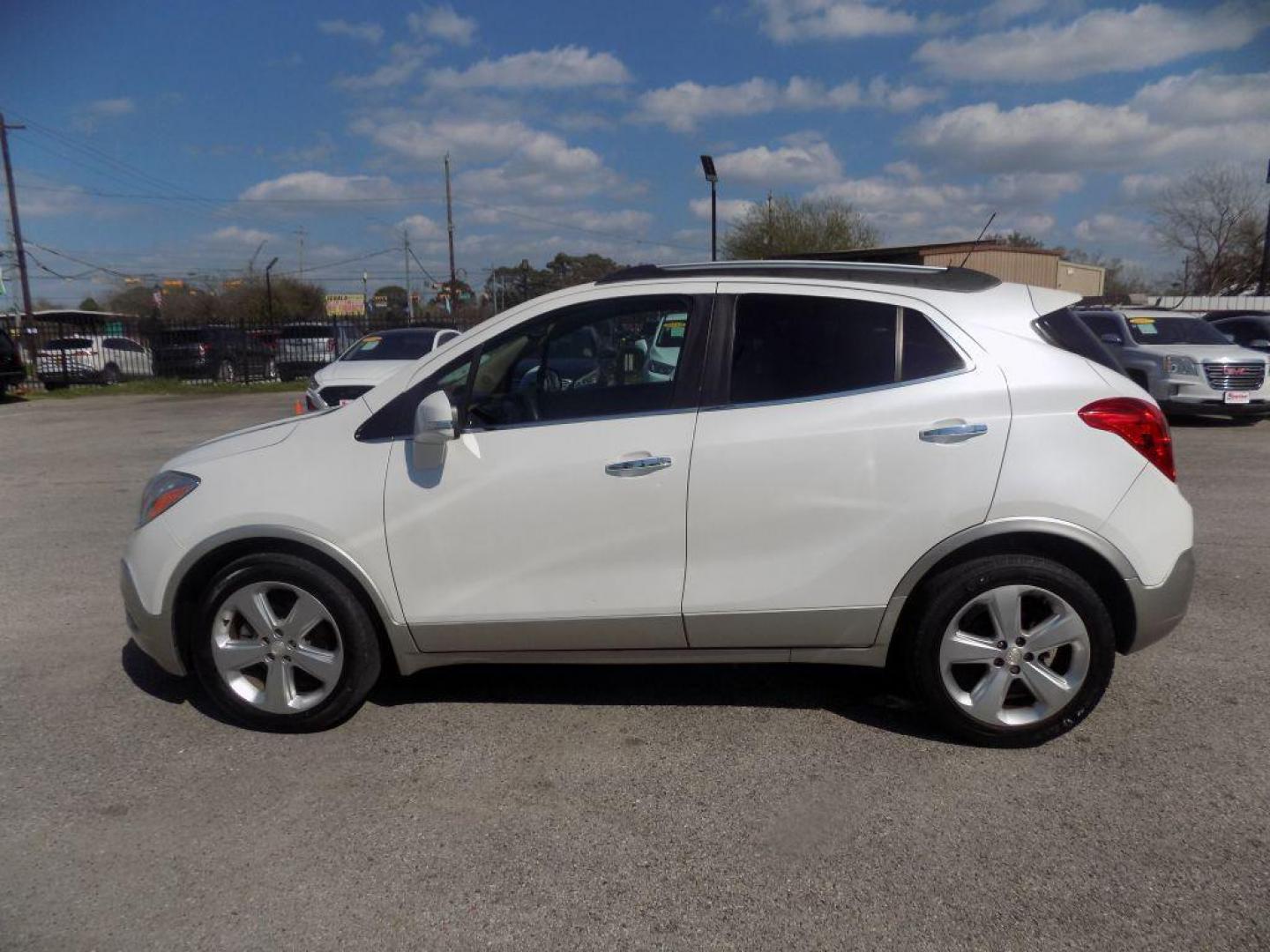 2015 WHITE BUICK ENCORE (KL4CJCSBXFB) with an 1.4L engine, Automatic transmission, located at 830 E. Canino Rd., Houston, TX, 77037, (281) 405-0440, 38.358219, -81.729942 - PRE APPROVACION FACIL, RAPIDA.... PROCESSO RAPIDO LLAMA O VISITANOS HOY MISMO ESTAMOS LOCALIZADOS EN EL 830 E. CANINO RD (ESQUINA CON AIRLINE) HOUSTON, TEXAS 777037 SU TRABAJO ES SU CREDITO!! ENTRE CAMINANDO Y SALGA MANEJANDO! LLAME YA AL (281) 405-0440 LE ESPERAMOS! - Photo#3