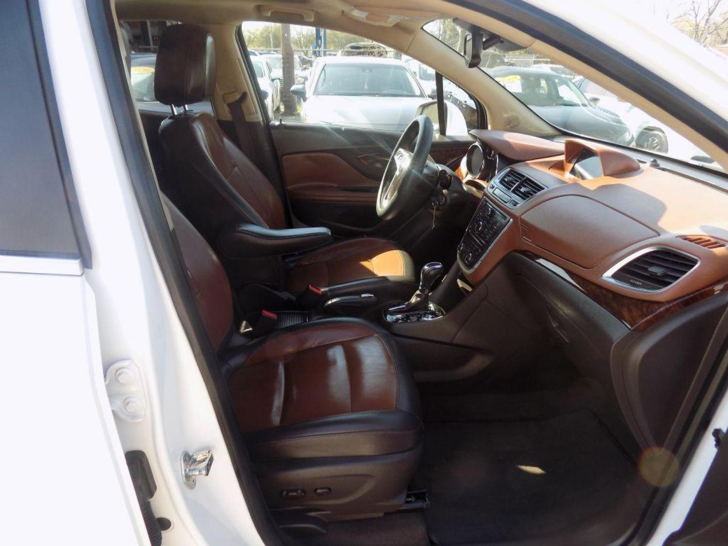 2015 WHITE BUICK ENCORE (KL4CJCSBXFB) with an 1.4L engine, Automatic transmission, located at 830 E. Canino Rd., Houston, TX, 77037, (281) 405-0440, 38.358219, -81.729942 - PRE APPROVACION FACIL, RAPIDA.... PROCESSO RAPIDO LLAMA O VISITANOS HOY MISMO ESTAMOS LOCALIZADOS EN EL 830 E. CANINO RD (ESQUINA CON AIRLINE) HOUSTON, TEXAS 777037 SU TRABAJO ES SU CREDITO!! ENTRE CAMINANDO Y SALGA MANEJANDO! LLAME YA AL (281) 405-0440 LE ESPERAMOS! - Photo#9
