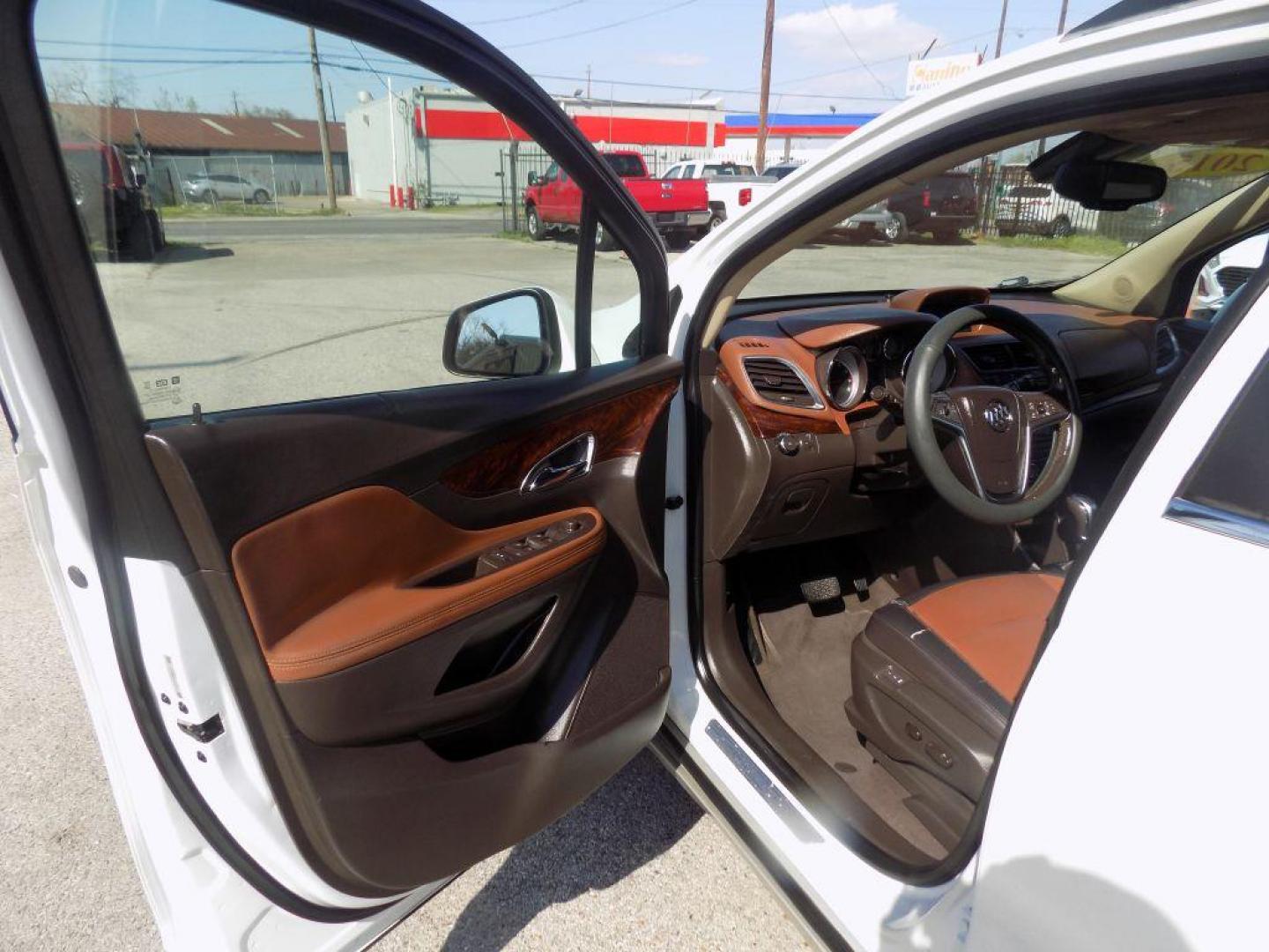 2015 WHITE BUICK ENCORE (KL4CJCSBXFB) with an 1.4L engine, Automatic transmission, located at 830 E. Canino Rd., Houston, TX, 77037, (281) 405-0440, 38.358219, -81.729942 - PRE APPROVACION FACIL, RAPIDA.... PROCESSO RAPIDO LLAMA O VISITANOS HOY MISMO ESTAMOS LOCALIZADOS EN EL 830 E. CANINO RD (ESQUINA CON AIRLINE) HOUSTON, TEXAS 777037 SU TRABAJO ES SU CREDITO!! ENTRE CAMINANDO Y SALGA MANEJANDO! LLAME YA AL (281) 405-0440 LE ESPERAMOS! - Photo#15