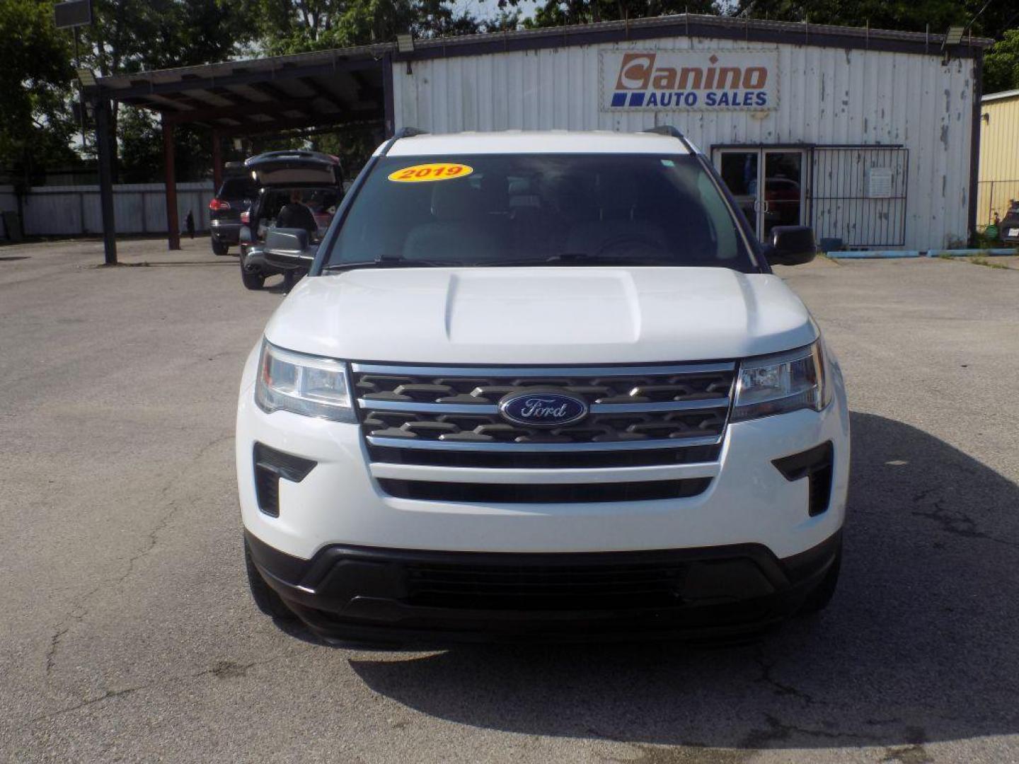 2019 WHITE FORD EXPLORER (1FM5K7BH0KG) with an 2.3L engine, Automatic transmission, located at 830 E. Canino Rd., Houston, TX, 77037, (281) 405-0440, 38.358219, -81.729942 - VENGA A VISITARNOS A CANINO AUTO SALES. ENTRE CAMINANDO Y SALGA MANEJANDO. APROVACION GARANTIZADA CON REQUISITOS MINIMOS! PREGUNTEN POR JESSICA, MAY, O CARRIE PARA SU APROBACION SEGURA. ??830 E CANINO RD HOUSTON TX 77037 ??(281) 405-0440 come visit us today!! walk in/ drive out in minutes! - Photo#0