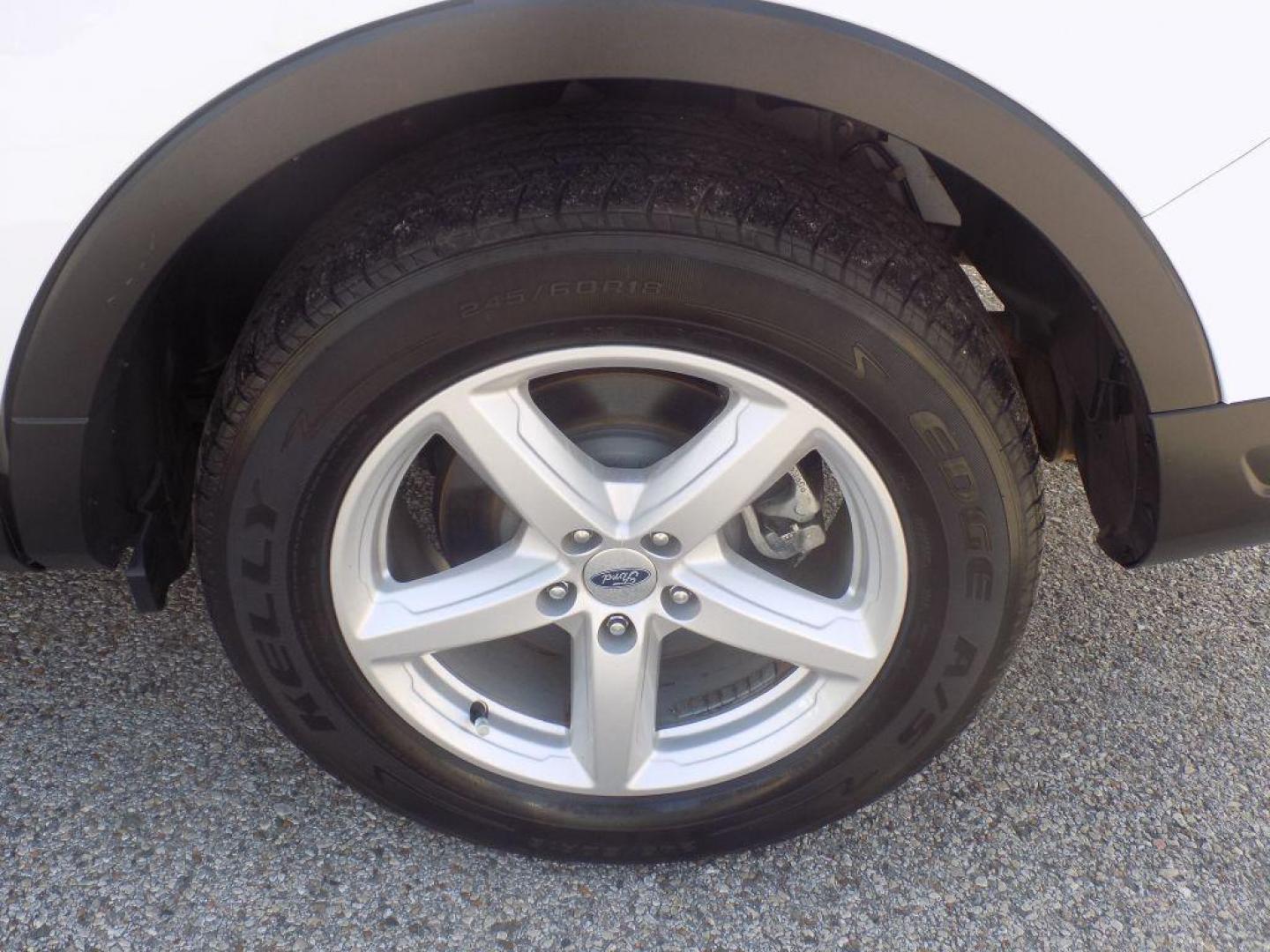 2019 WHITE FORD EXPLORER (1FM5K7BH0KG) with an 2.3L engine, Automatic transmission, located at 830 E. Canino Rd., Houston, TX, 77037, (281) 405-0440, 38.358219, -81.729942 - VENGA A VISITARNOS A CANINO AUTO SALES. ENTRE CAMINANDO Y SALGA MANEJANDO. APROVACION GARANTIZADA CON REQUISITOS MINIMOS! PREGUNTEN POR JESSICA, MAY, O CARRIE PARA SU APROBACION SEGURA. ??830 E CANINO RD HOUSTON TX 77037 ??(281) 405-0440 come visit us today!! walk in/ drive out in minutes! - Photo#11