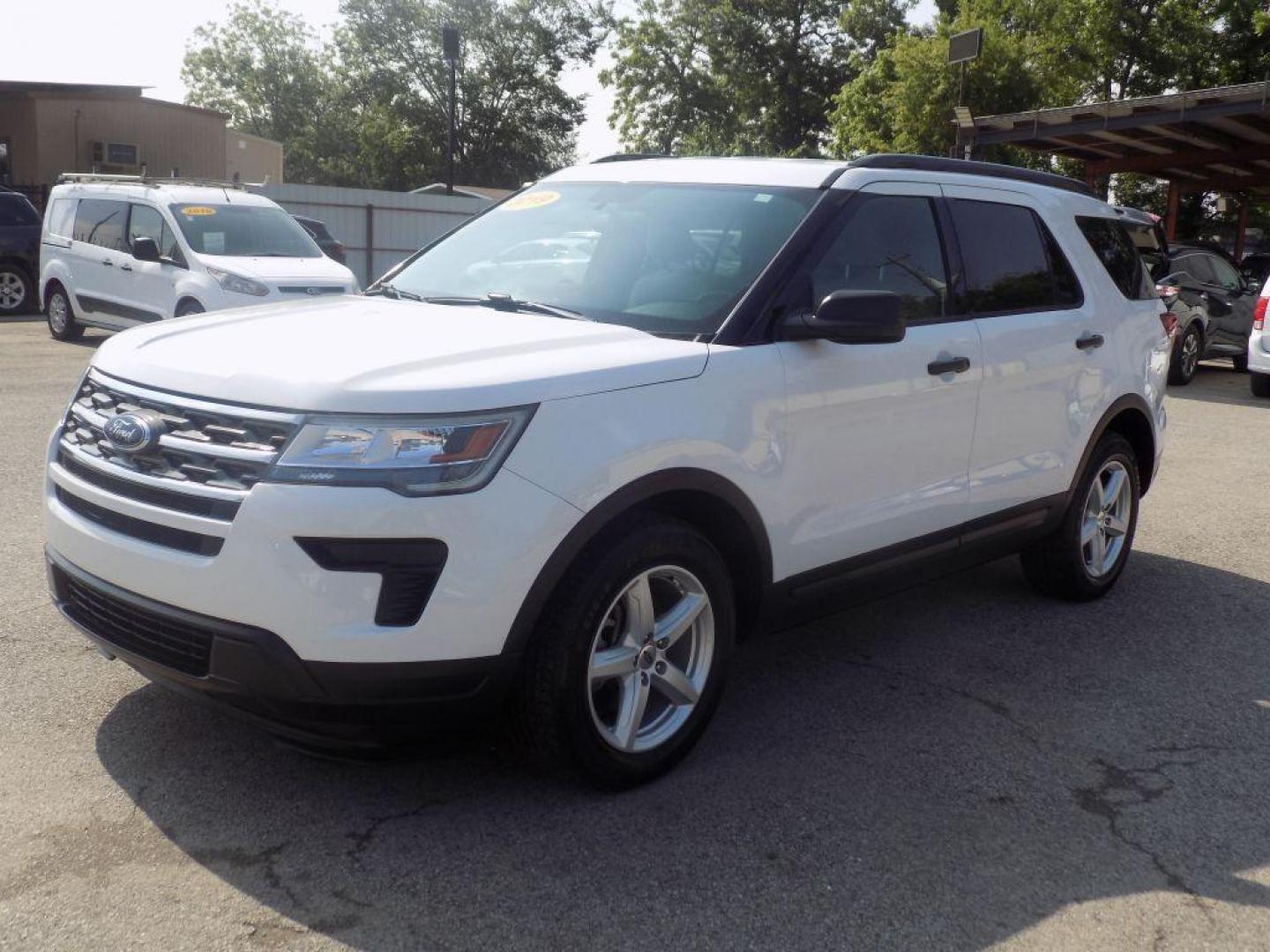 2019 WHITE FORD EXPLORER (1FM5K7BH0KG) with an 2.3L engine, Automatic transmission, located at 830 E. Canino Rd., Houston, TX, 77037, (281) 405-0440, 38.358219, -81.729942 - VENGA A VISITARNOS A CANINO AUTO SALES. ENTRE CAMINANDO Y SALGA MANEJANDO. APROVACION GARANTIZADA CON REQUISITOS MINIMOS! PREGUNTEN POR JESSICA, MAY, O CARRIE PARA SU APROBACION SEGURA. ??830 E CANINO RD HOUSTON TX 77037 ??(281) 405-0440 come visit us today!! walk in/ drive out in minutes! - Photo#3