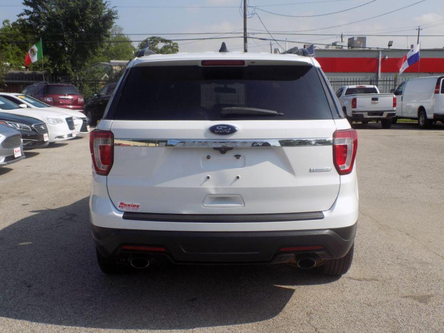 2019 WHITE FORD EXPLORER (1FM5K7BH0KG) with an 2.3L engine, Automatic transmission, located at 830 E. Canino Rd., Houston, TX, 77037, (281) 405-0440, 38.358219, -81.729942 - VENGA A VISITARNOS A CANINO AUTO SALES. ENTRE CAMINANDO Y SALGA MANEJANDO. APROVACION GARANTIZADA CON REQUISITOS MINIMOS! PREGUNTEN POR JESSICA, MAY, O CARRIE PARA SU APROBACION SEGURA. ??830 E CANINO RD HOUSTON TX 77037 ??(281) 405-0440 come visit us today!! walk in/ drive out in minutes! - Photo#6