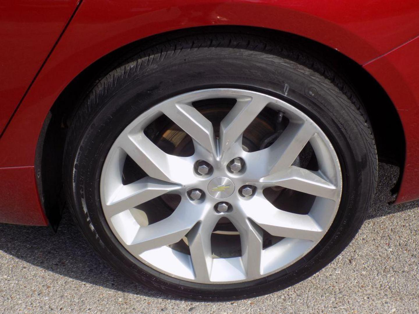 2015 RED CHEVROLET IMPALA LTZ (1G1165S38FU) with an 3.6L engine, Automatic transmission, located at 830 E. Canino Rd., Houston, TX, 77037, (281) 405-0440, 38.358219, -81.729942 - Photo#17