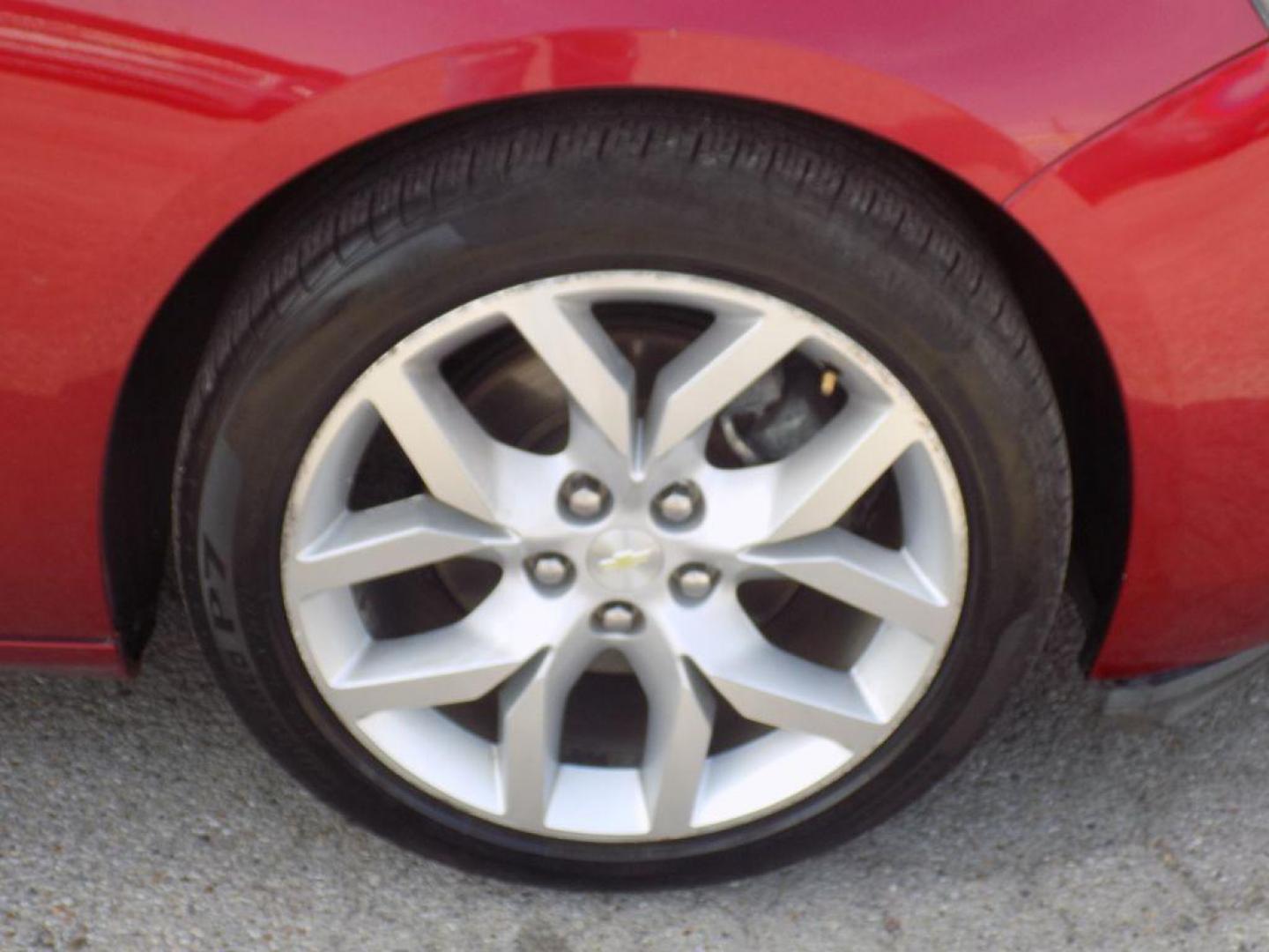 2015 RED CHEVROLET IMPALA LTZ (1G1165S38FU) with an 3.6L engine, Automatic transmission, located at 830 E. Canino Rd., Houston, TX, 77037, (281) 405-0440, 38.358219, -81.729942 - Photo#19